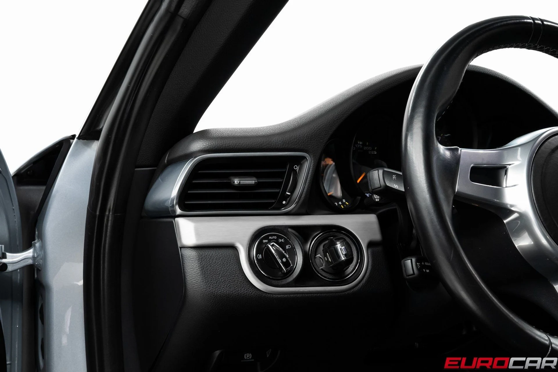 mph026_986341576_image_27_53a23803cf