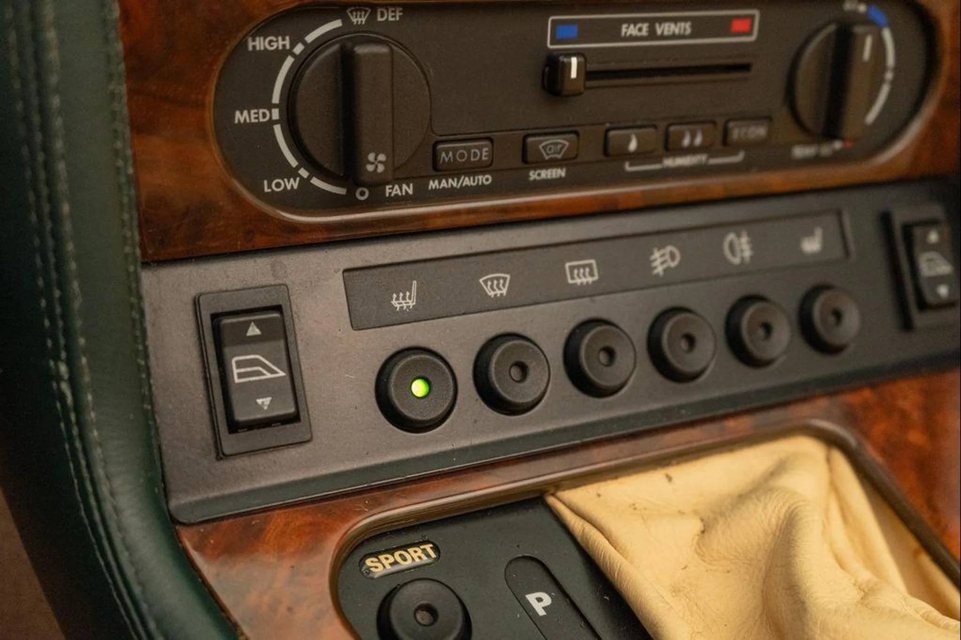 mph026_995001570_Rnt_PJ_Uwo3b_A_1sp_JA_Fn_I_Mq7qb_EE_90a23d2c9d