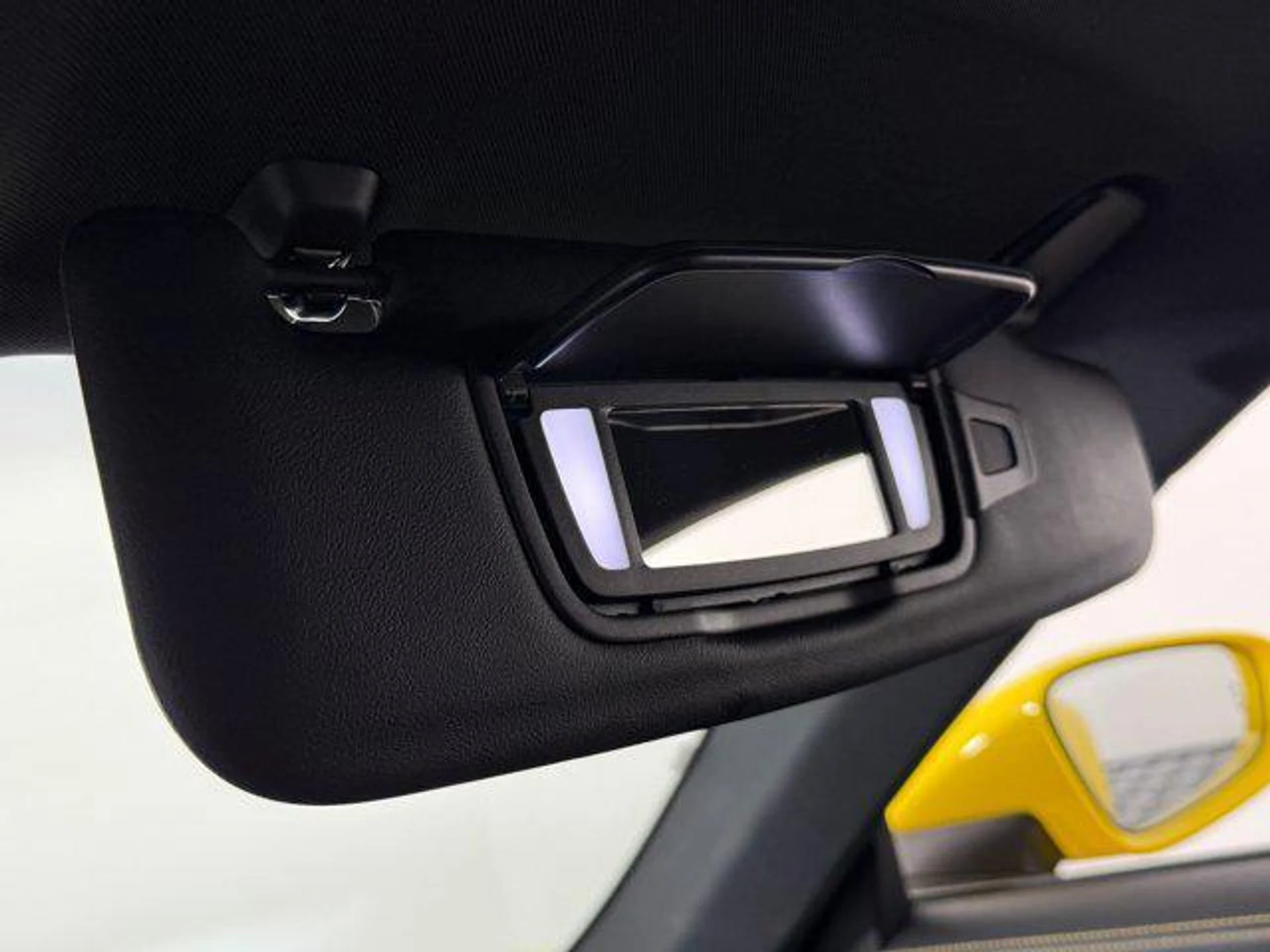 mph026_998515737_Z9_UJX_0_Mptk3_Hq_Vau3_NH_2v_F_Fu_THA_22f1199960