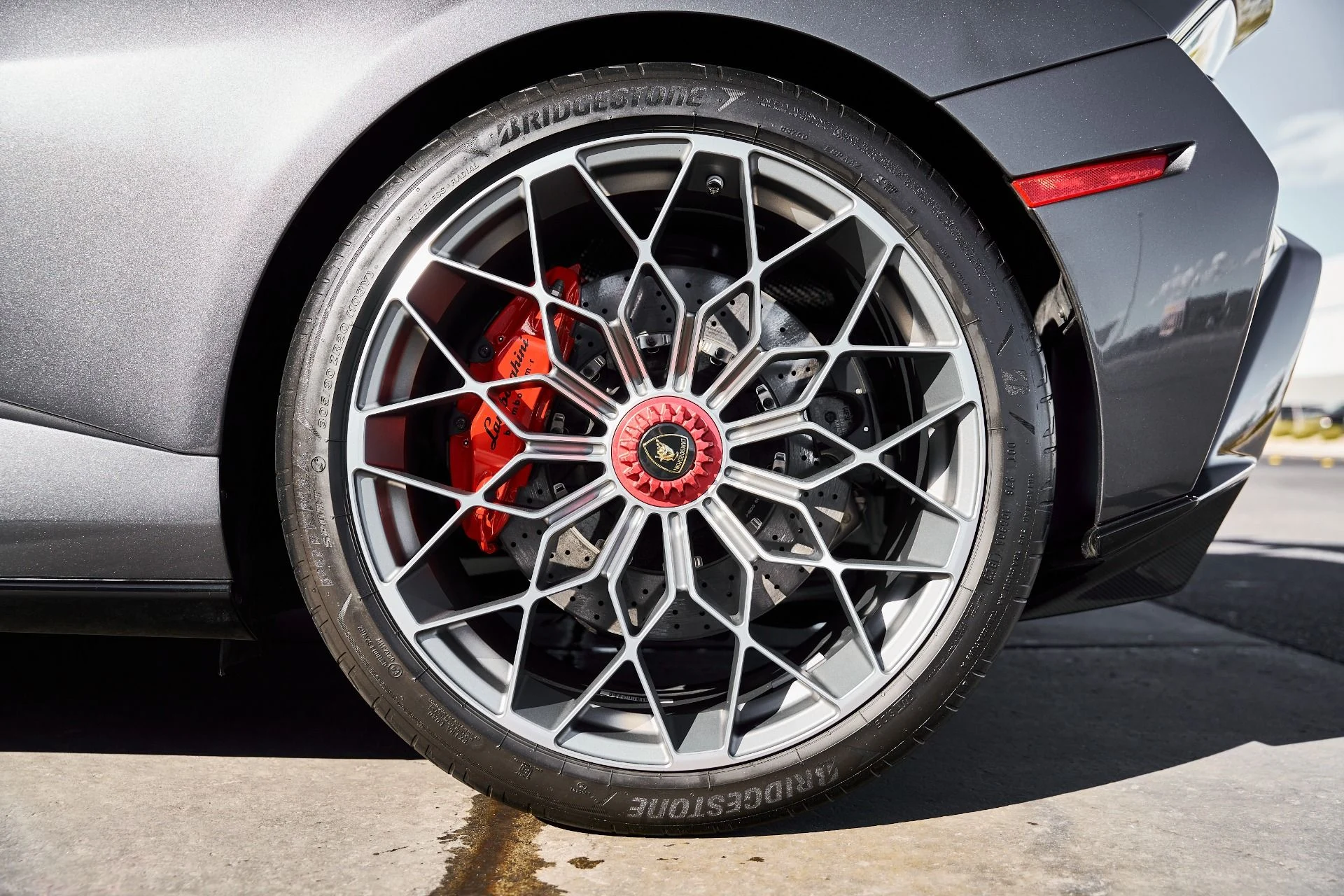 mph027_1000949298_Used_2023_Lamborghini_Huracan_STO_Base_1771381286_b16c29a4ca