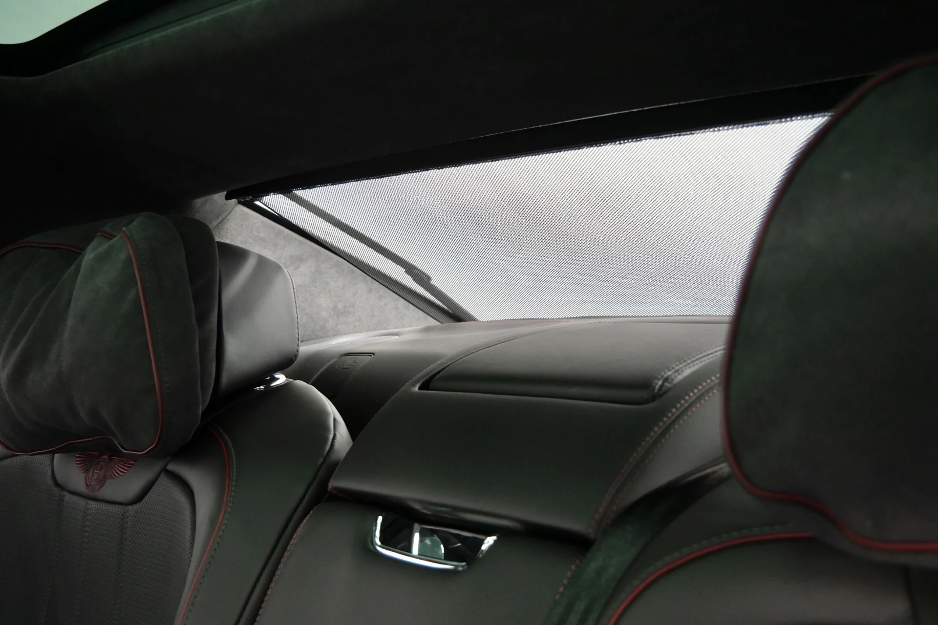 mph027_10042131_Used_2023_Bentley_Flying_Spur_Hybrid_Touring_Specification_Contrast_Stitching_Piping_Bang_and_Olufsen_1769812693_7f35c44d9e