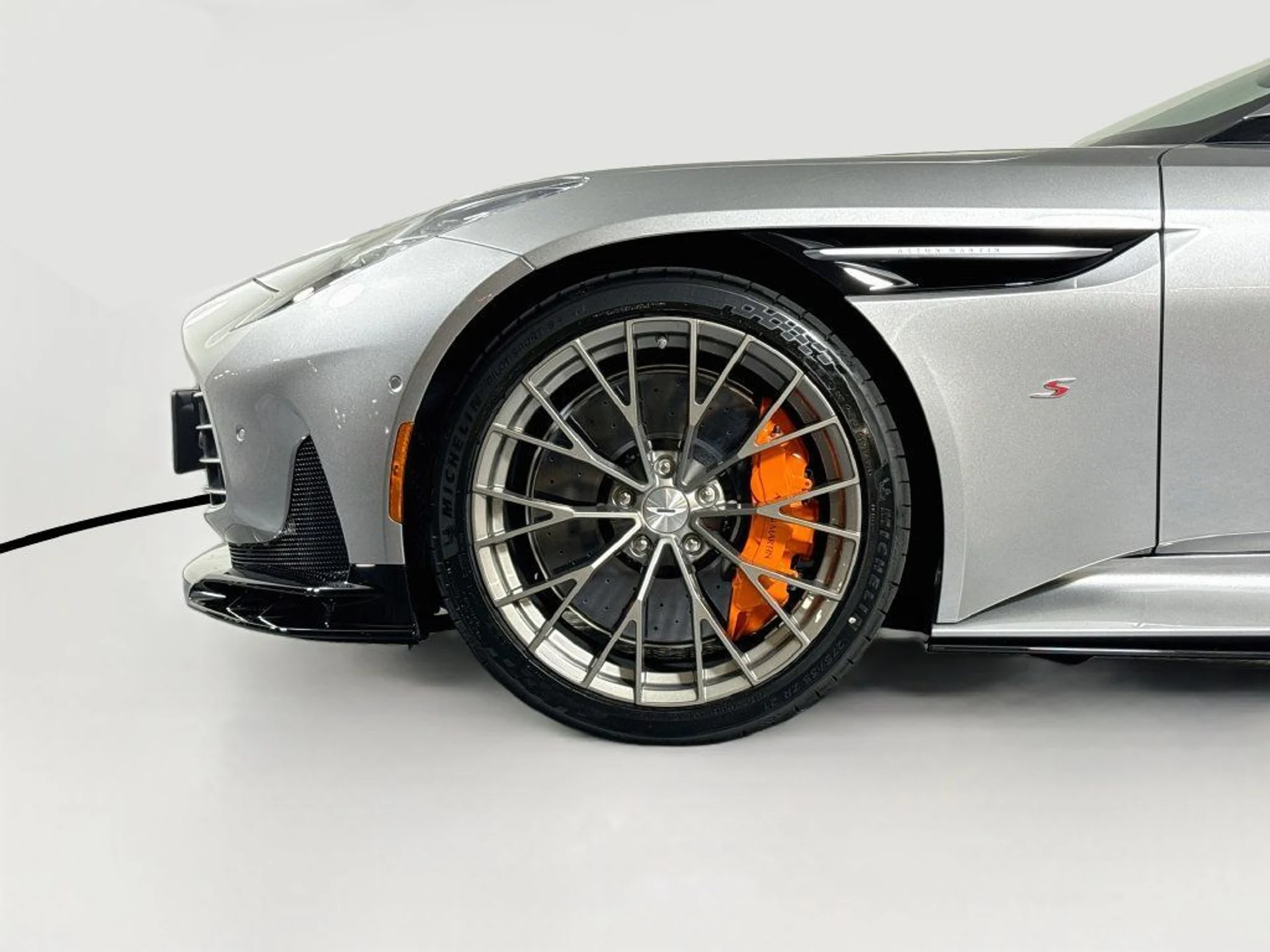 mph027_1004425965_new_2026_aston_martin_db12_volante_11350_23082922_29_1024_d03f9b10f6