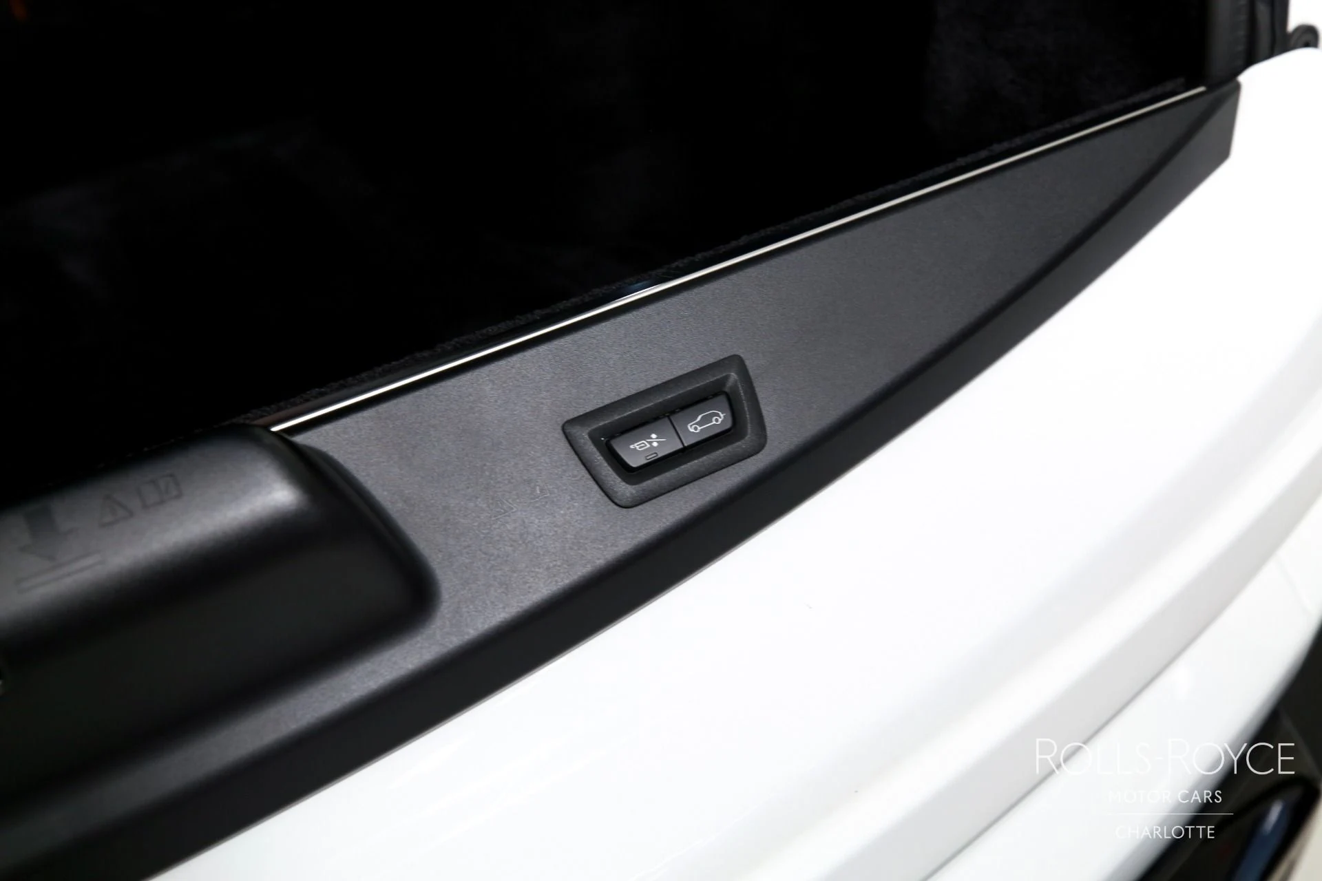 mph027_1007592874_Used_2022_Rolls_Royce_Black_Badge_Cullinan_1764197182_6e2bfe3ef8