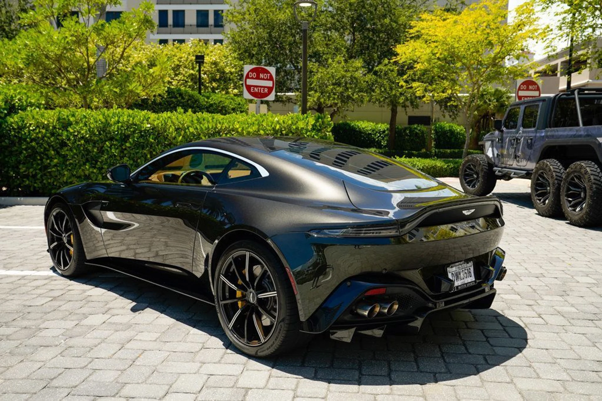 mph027_1008682446_used_2021_aston_martin_vantage_coupemanual_14354_22900621_28_1024_d3c4972d45