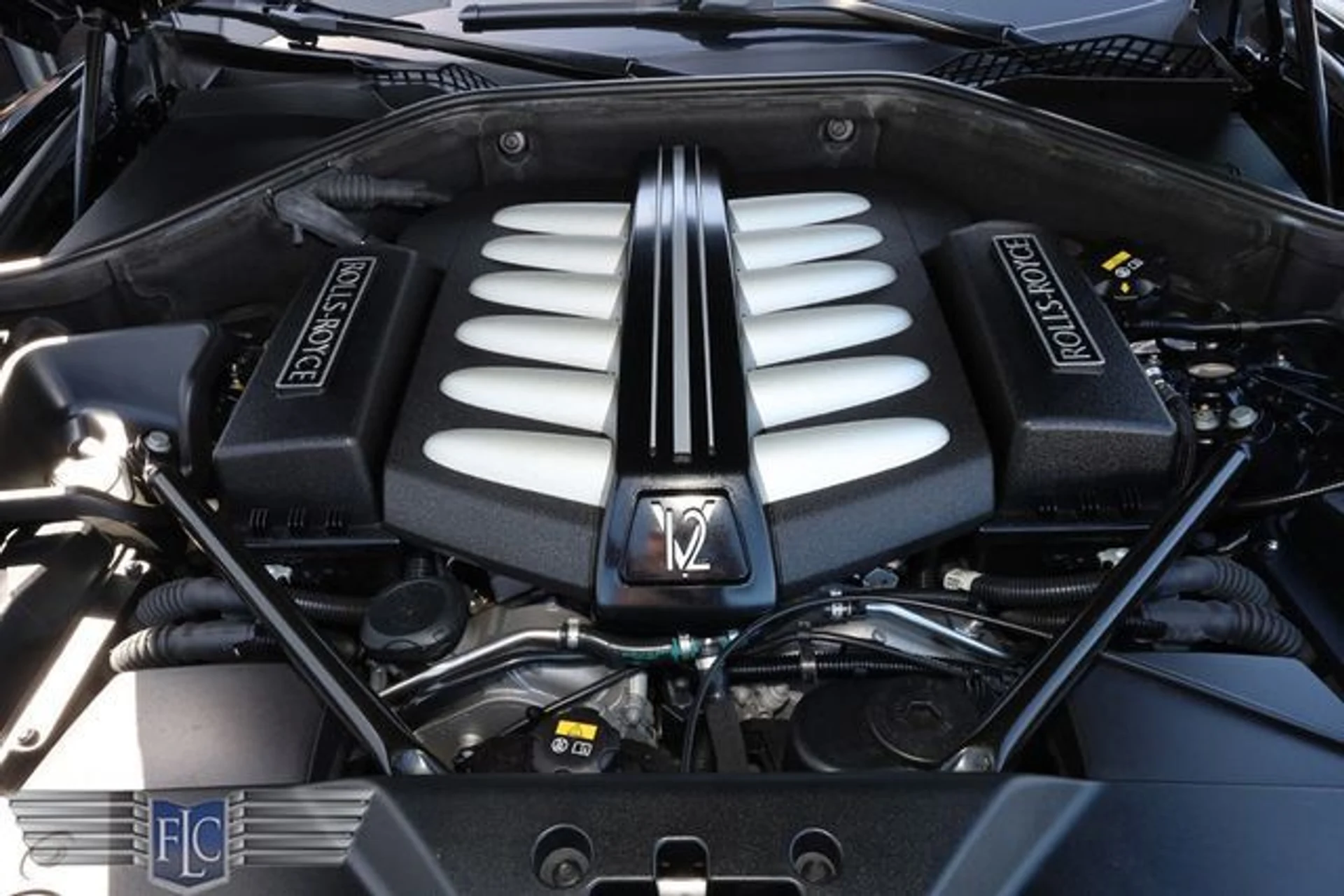 mph027_1017926624_used_2016_rolls_royce_dawn_2drconvertible_6305_22995256_32_640_92a61b42f8