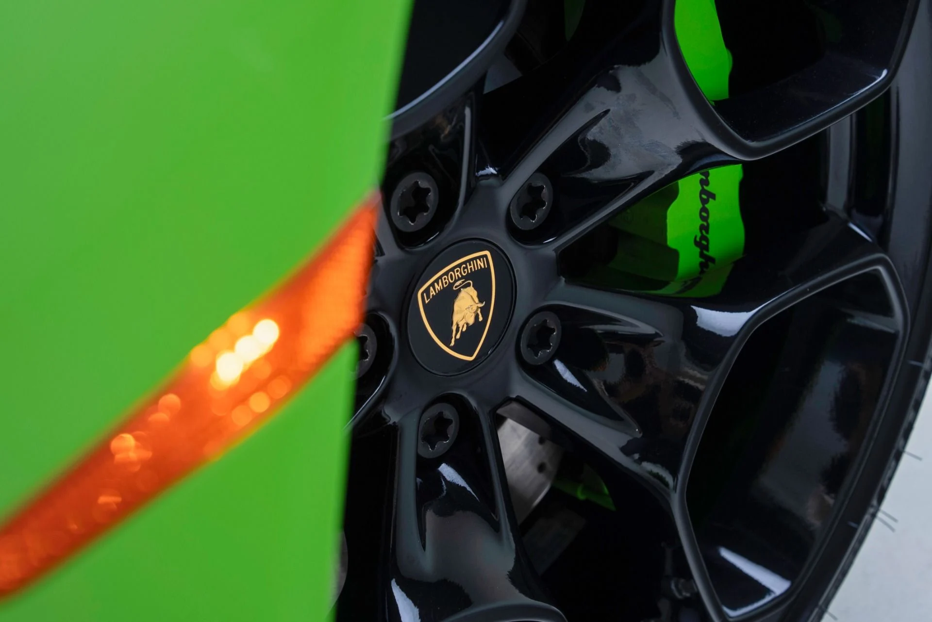 mph027_1026154353_Used_2019_Lamborghini_Huracan_LP_580_2_1780329686_2bae84a20b