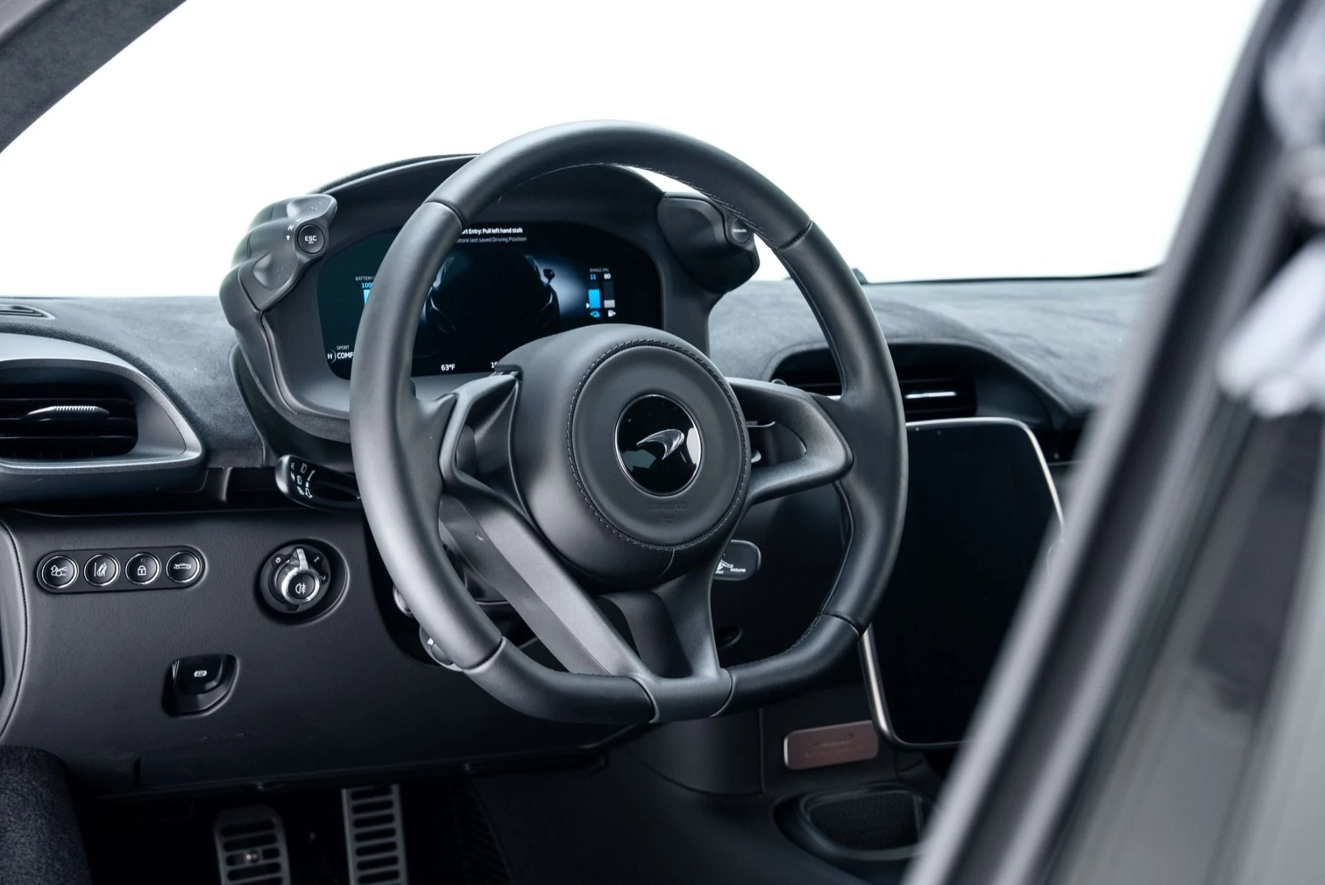 mph027_102623651_Used_2026_Mc_Laren_Artura_1770152566_efd0616f8f