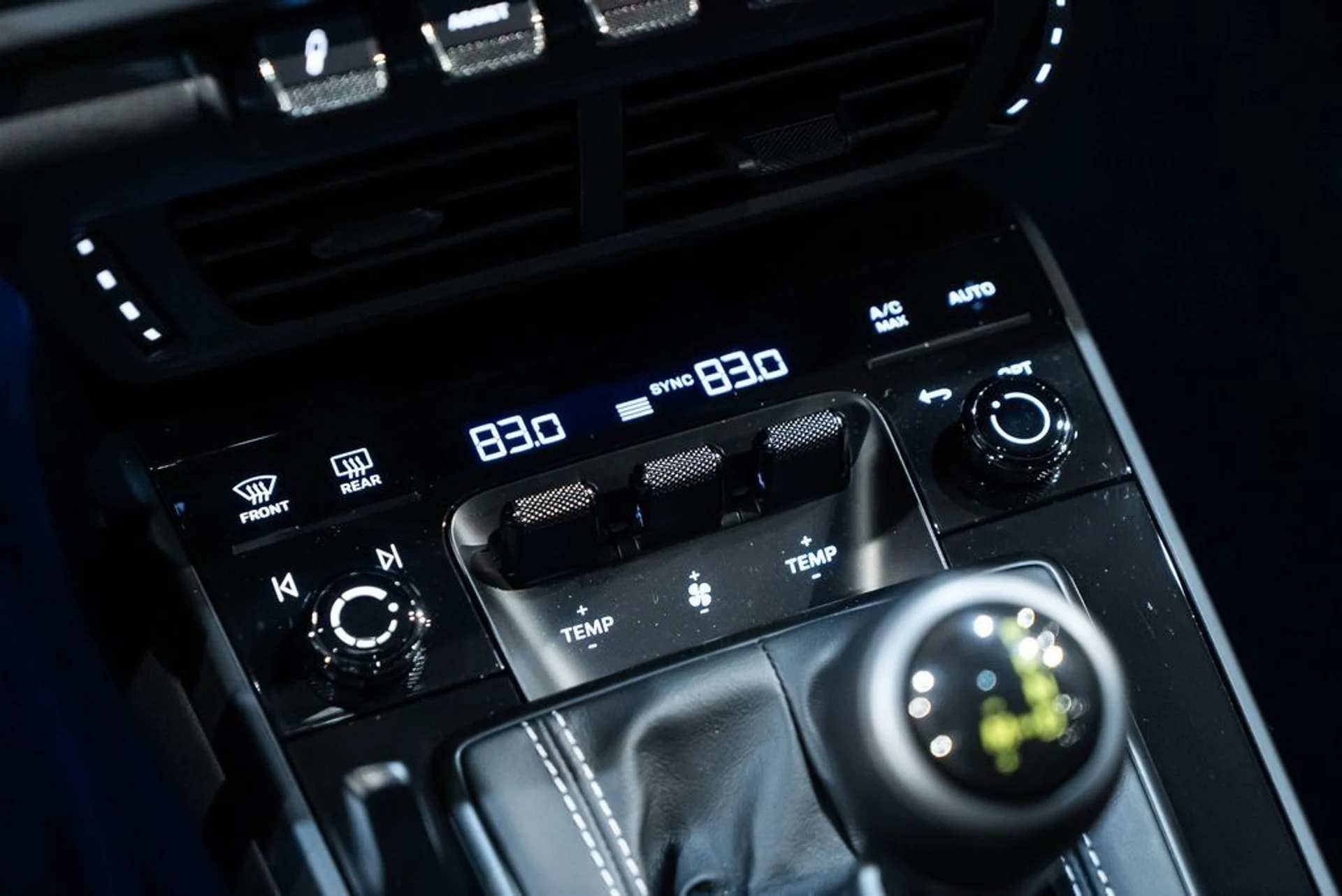 mph027_102656122_e66c42a5e52017d06ad54a4052f95893_42a72d77fc