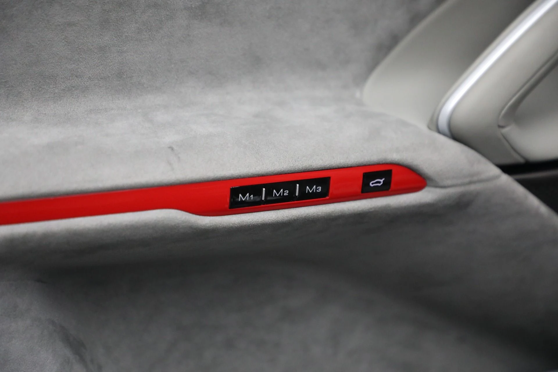mph027_1046054568_Used_2025_Ferrari_Purosangue_1774121849_c0418c7f16