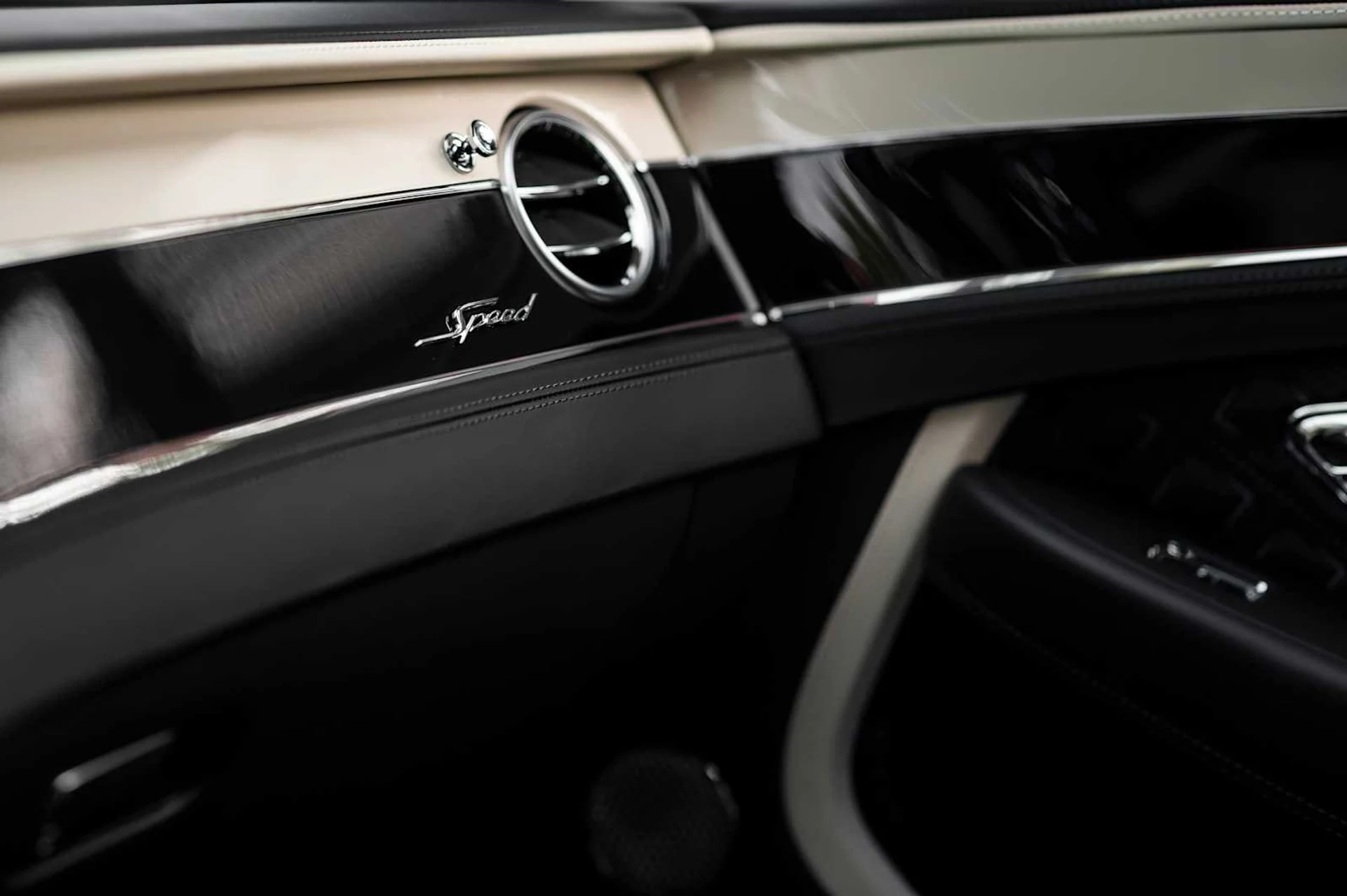 mph027_1052961880_20730f1a5719485b19ff8e1ac8fda6bdx_5b1a5a24a4