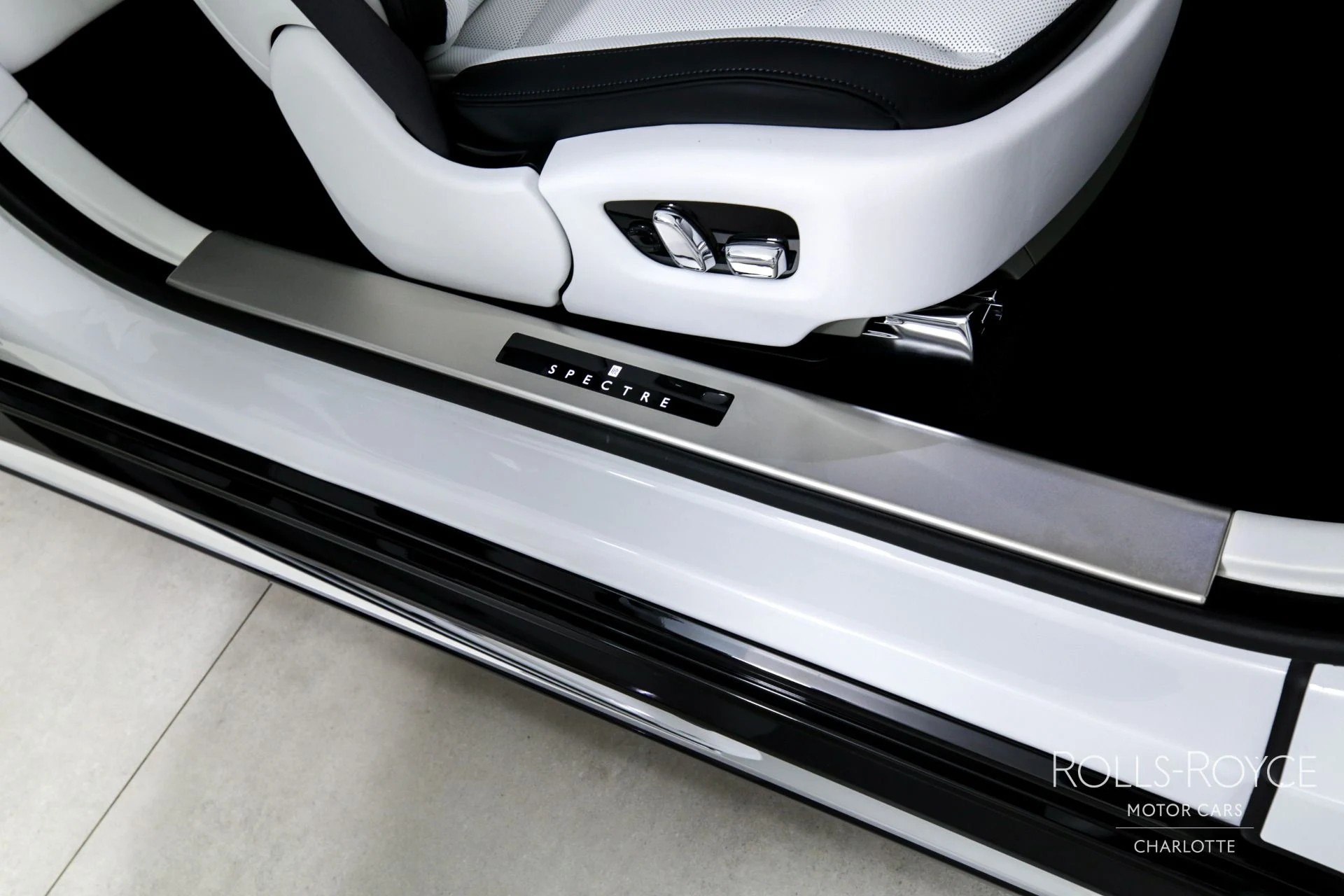 mph027_105889854_Used_2024_Rolls_Royce_Spectre_1712872063_8341916ed4