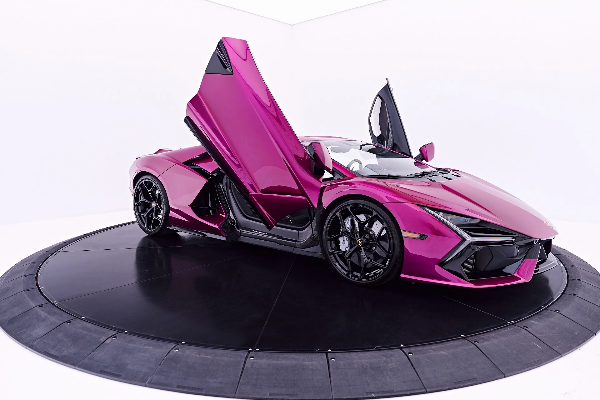 mph027_1065680397_Used_2025_Lamborghini_Revuelto_Base_1782965028_4d230a7451