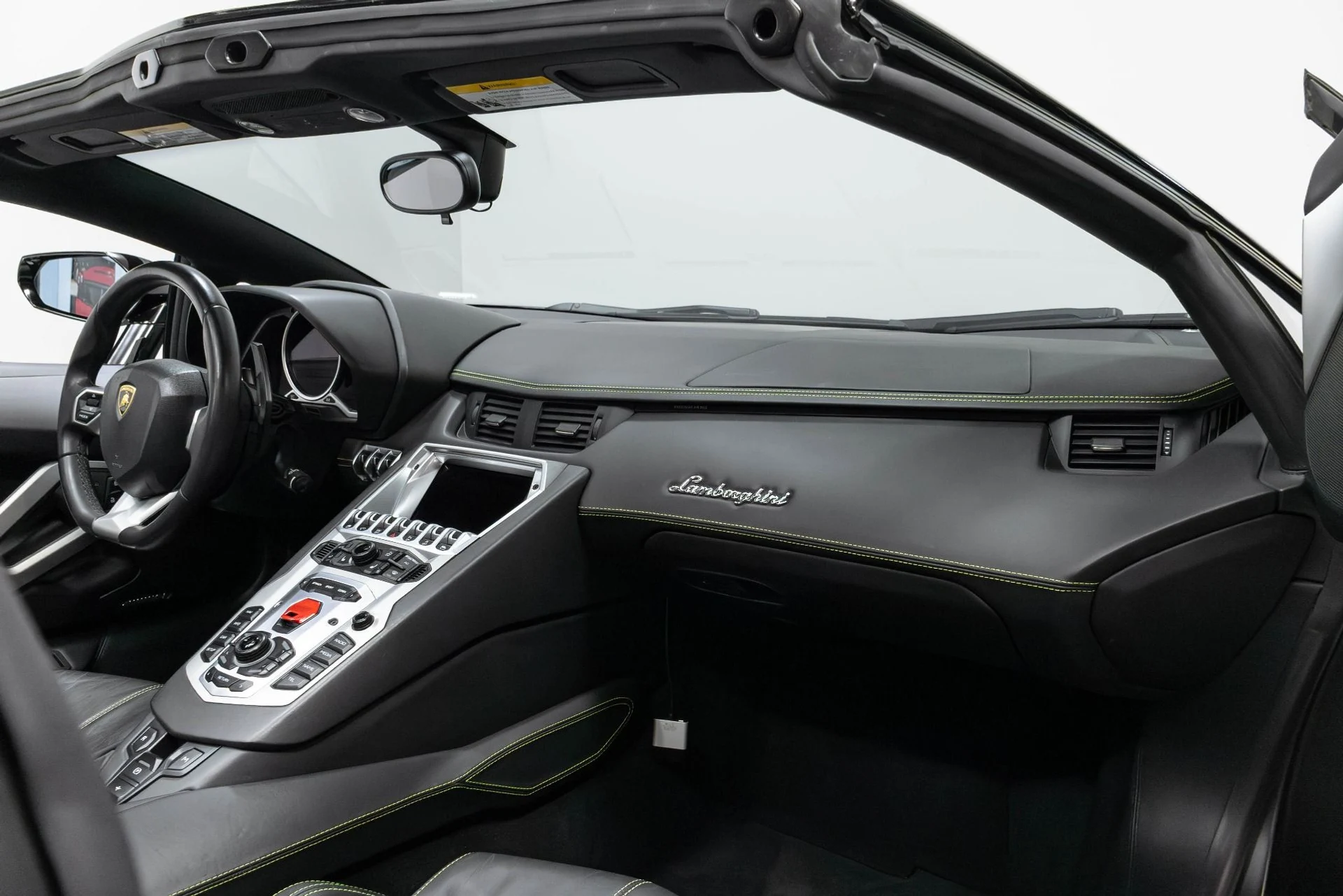 mph027_1068729810_Used_2015_Lamborghini_Aventador_LP_700_4_1780593182_3ebc31dfad