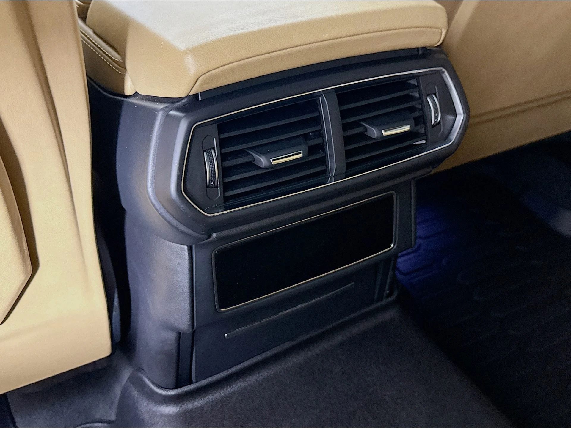 mph027_1076227031_68803eba2f2edc430f05be6e47634d96x_54559c3c60