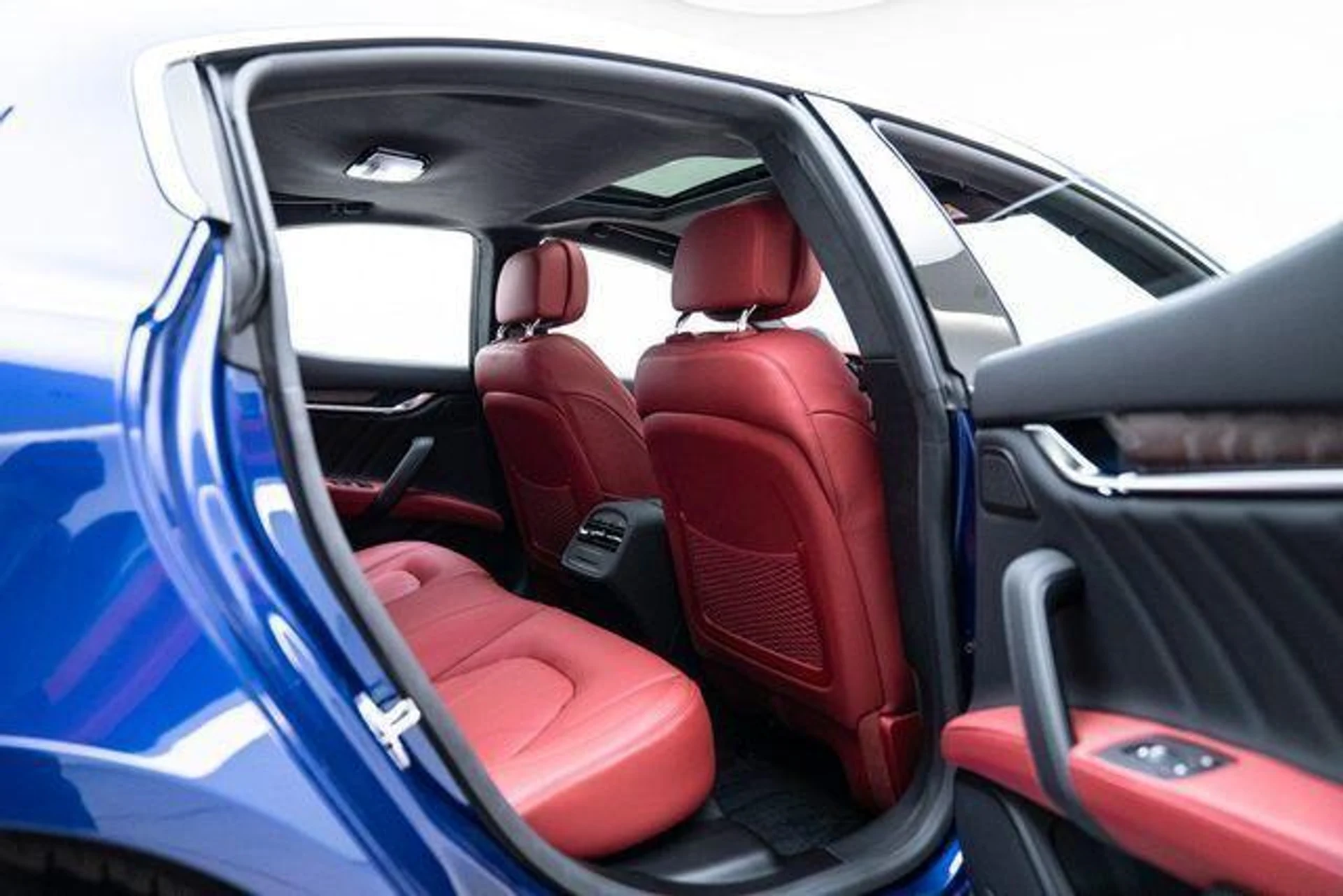 mph027_1076404021_New_2023_Maserati_Ghibli_Modena_1753160485_c2a35e8dbf