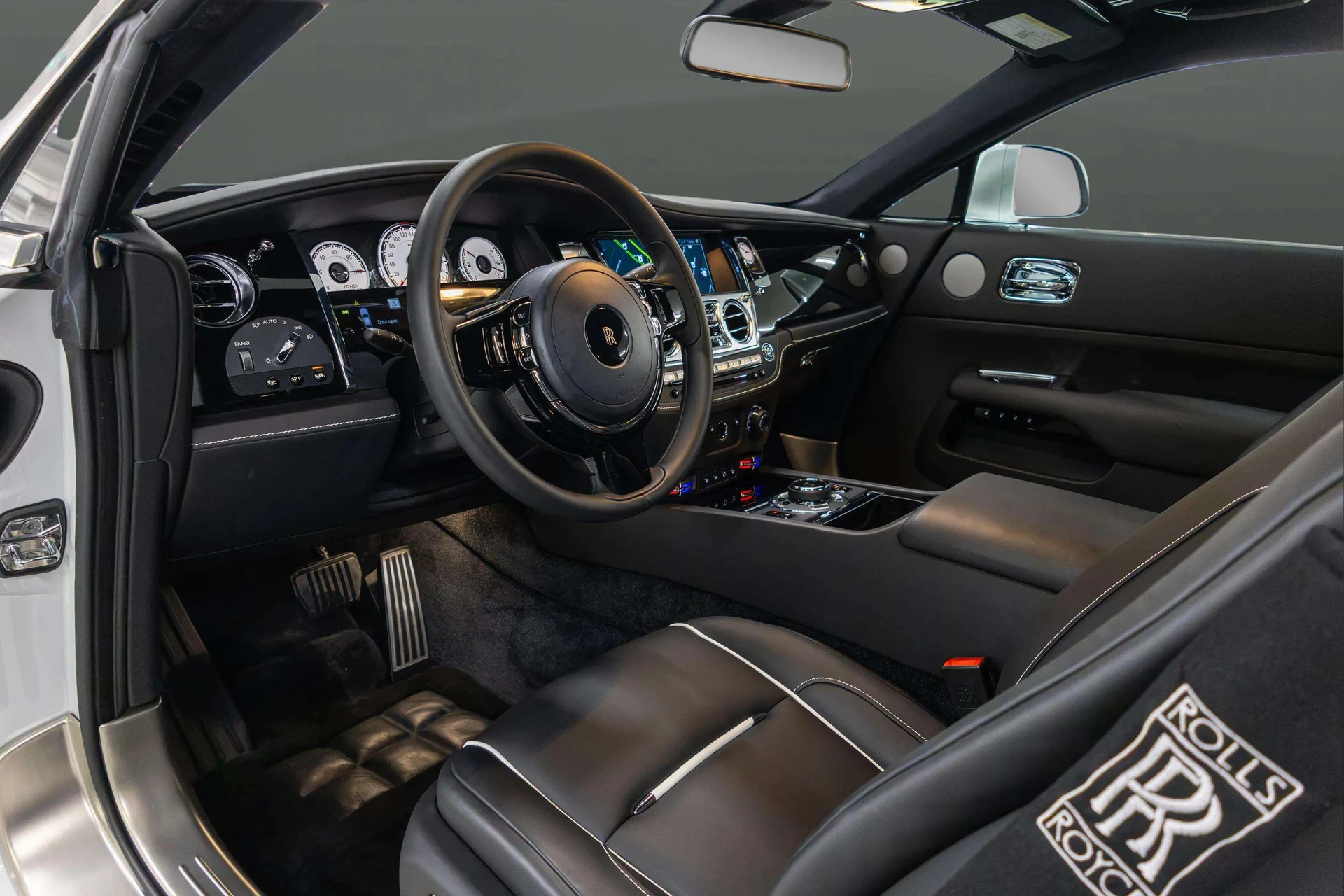 mph027_1077330352_d23c07cb_d288_496d_ae0b_78d5dc819e11_201920_Rolls_Royce20_Wraith2028_SCA_665_C52_KUX_8724329_28_e2246028c9