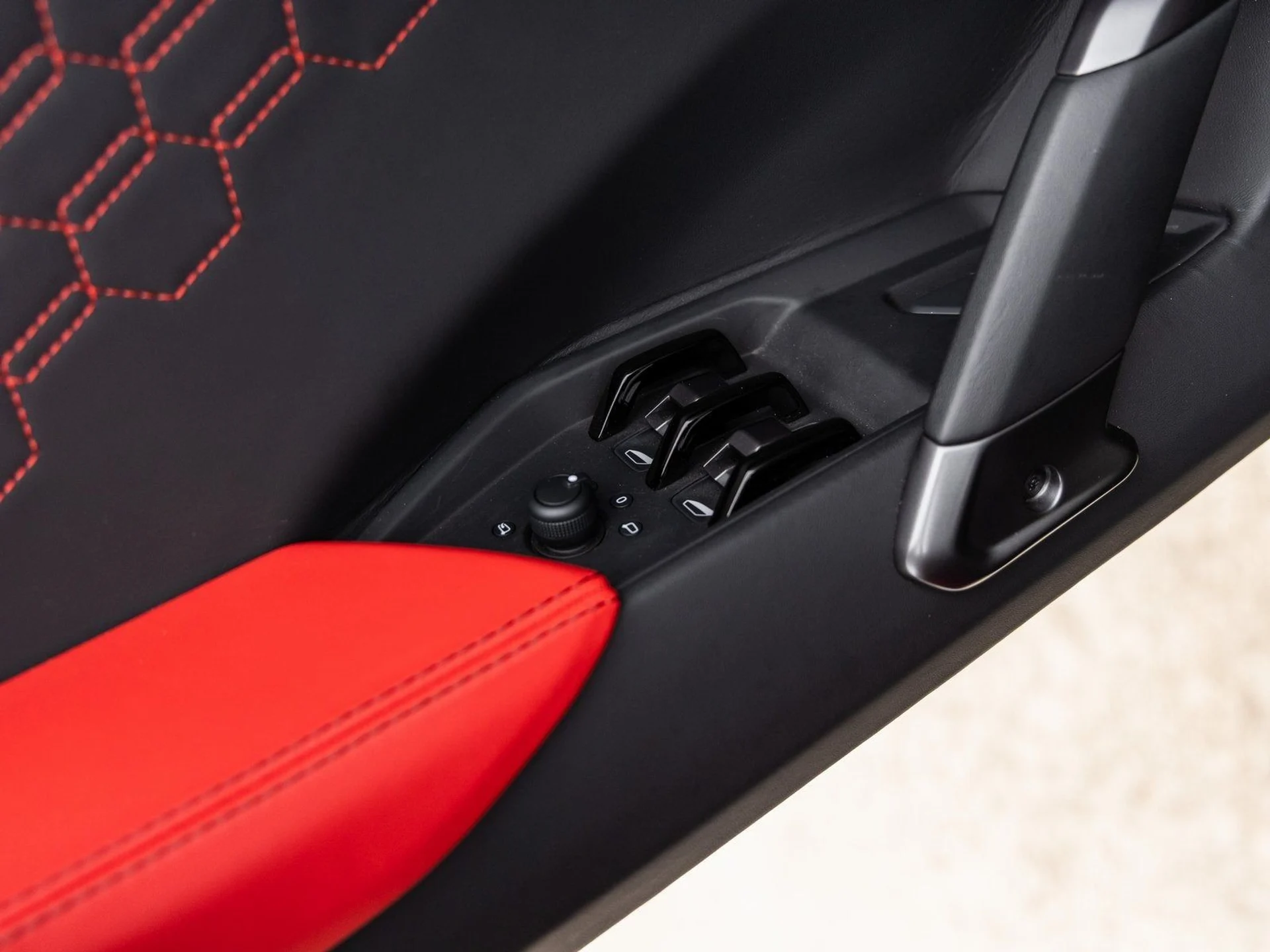 mph027_1079852485_28_8741021213