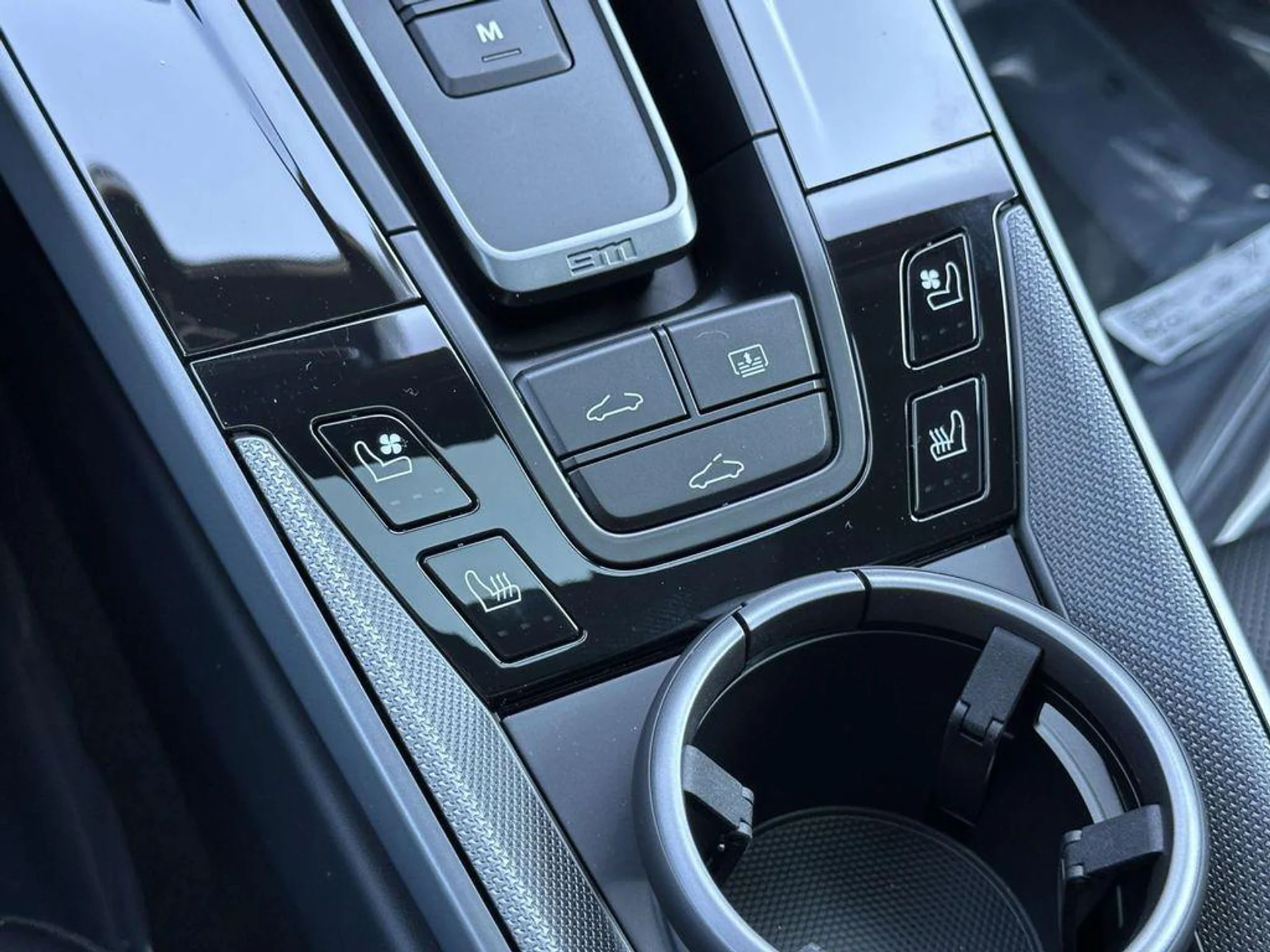 mph027_1079895376_1r_YSL_26u_D2_U_Eq_Ltyu4x_ob_y_L0_Q_68d88947fc