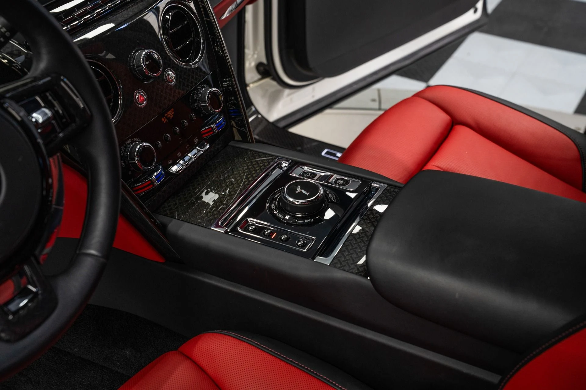 mph027_1084707137_Used_2023_Rolls_Royce_Cullinan_Black_Badge_Two_Tone_Interior_Starlight_Headliner_1762810213_7ed06efdd6