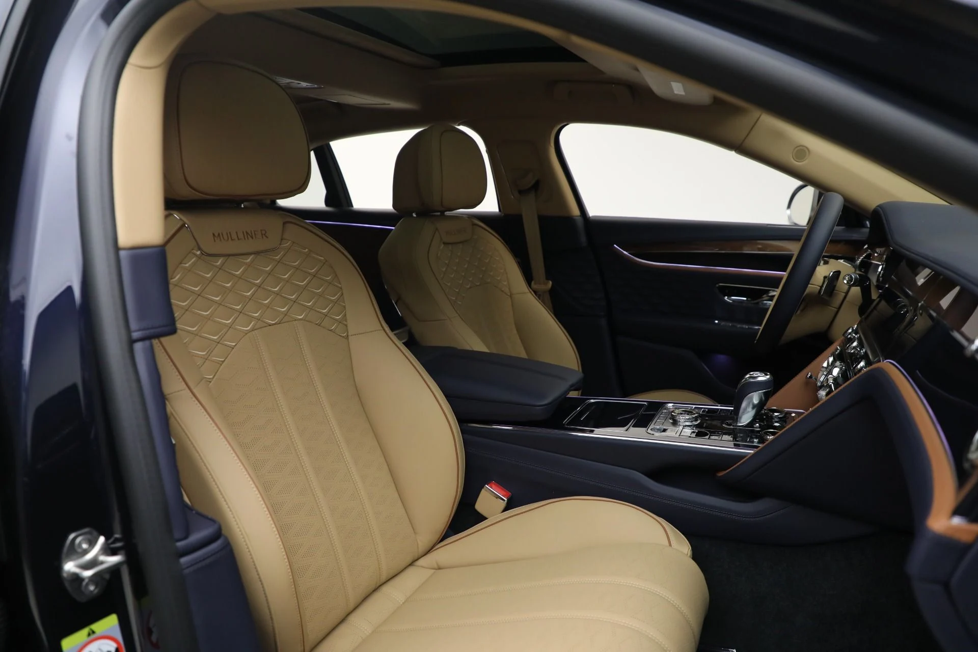 mph027_1085448227_New_2025_Bentley_Flying_Spur_Mulliner_10d2117095
