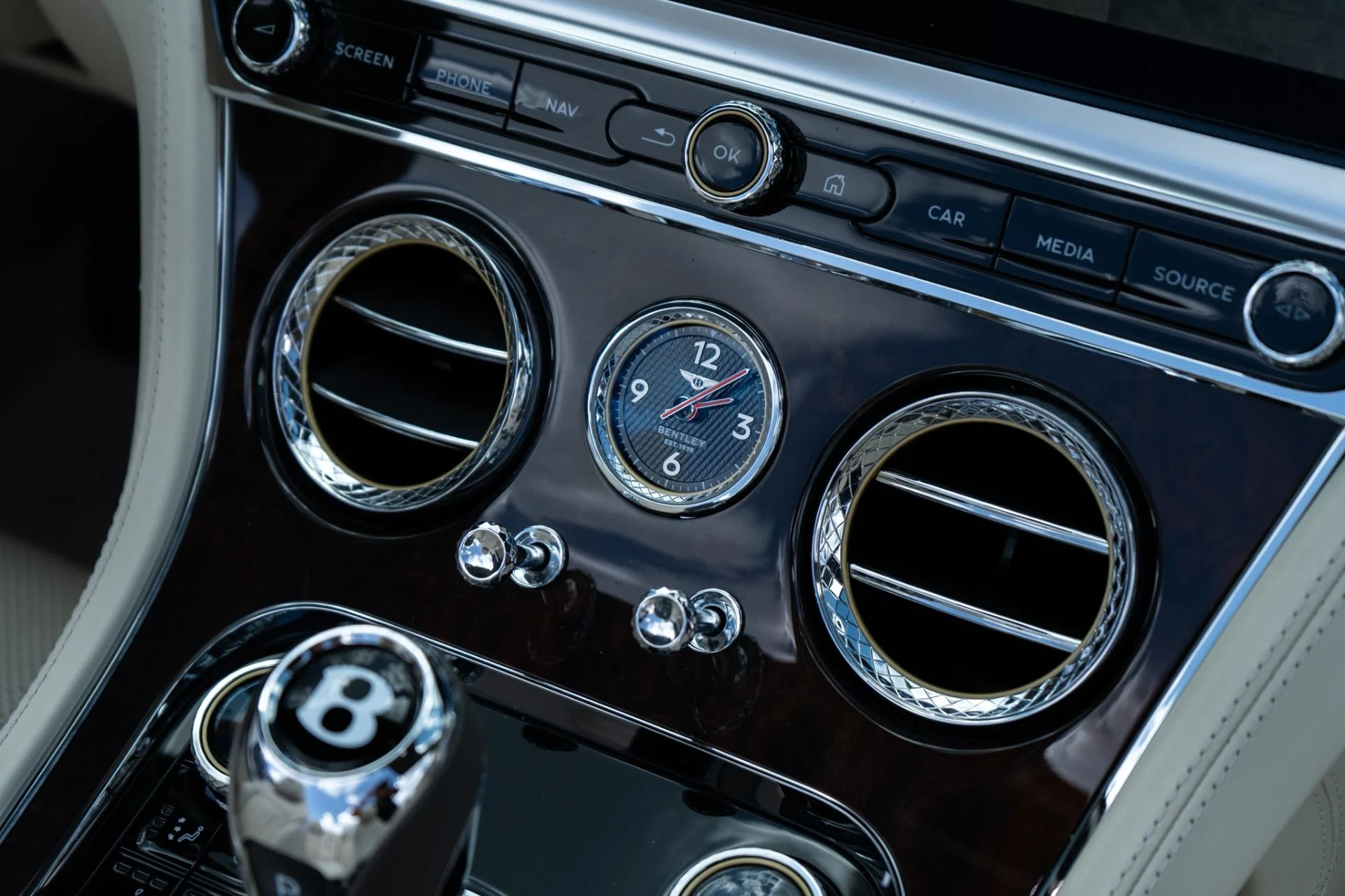 mph027_1086819511_Used_2022_Bentley_Continental_GTC_V8_1789509721_6e750d017e
