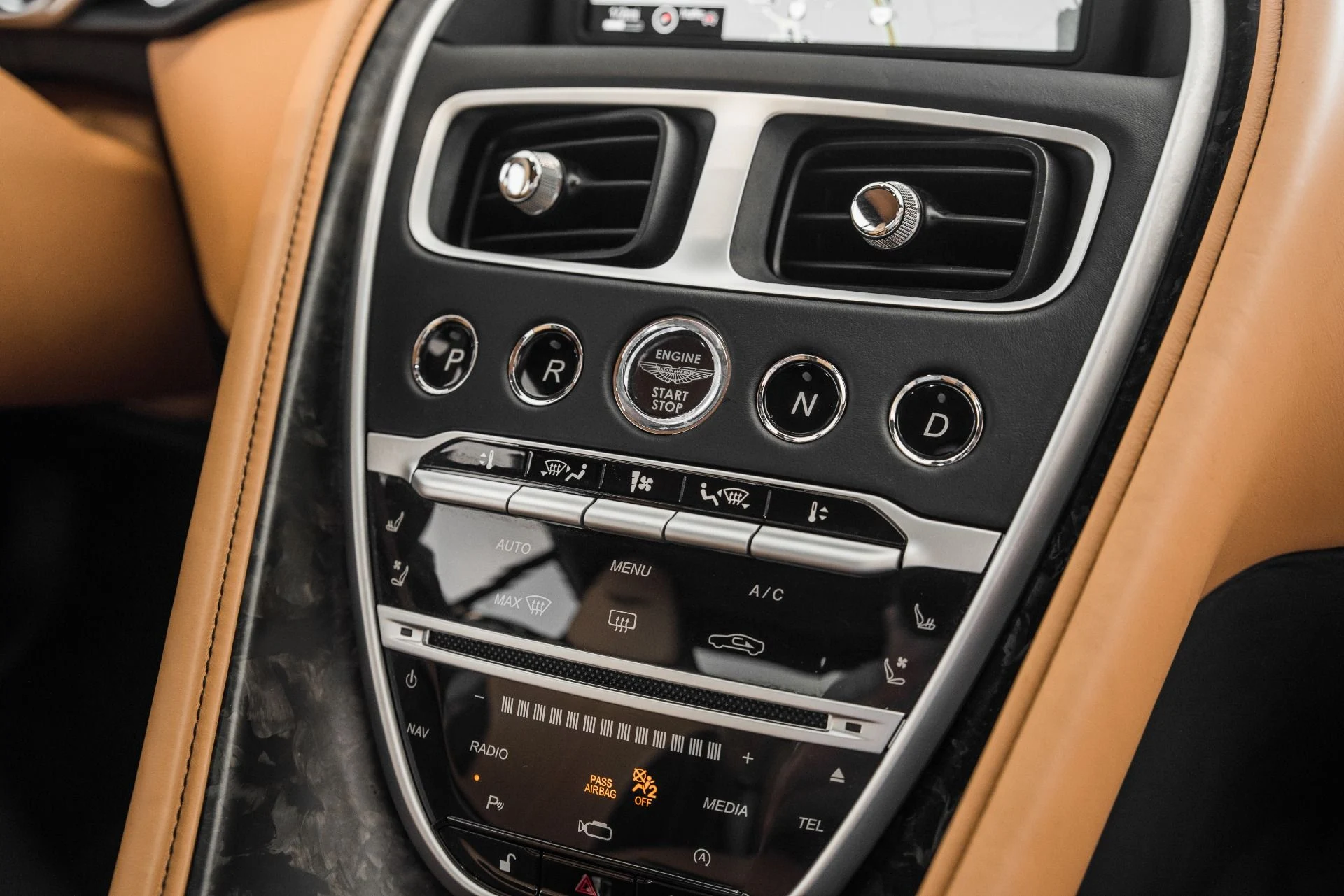 mph027_1088001455_Used_2017_Aston_Martin_DB_11_1595695307_a9e303f99e