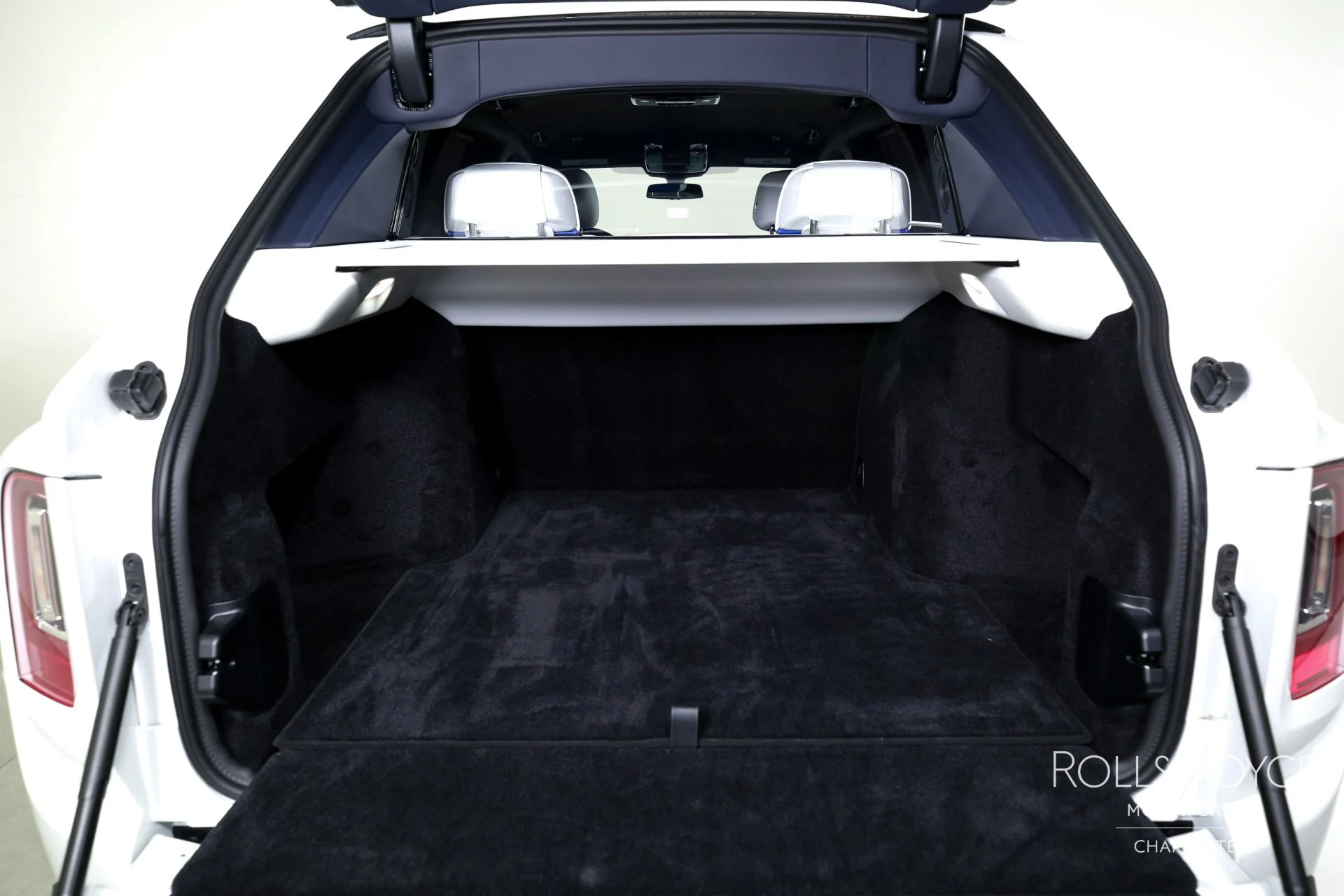mph027_1088082673_Used_2023_Rolls_Royce_Black_Badge_Cullinan_1769450134_40a312187d