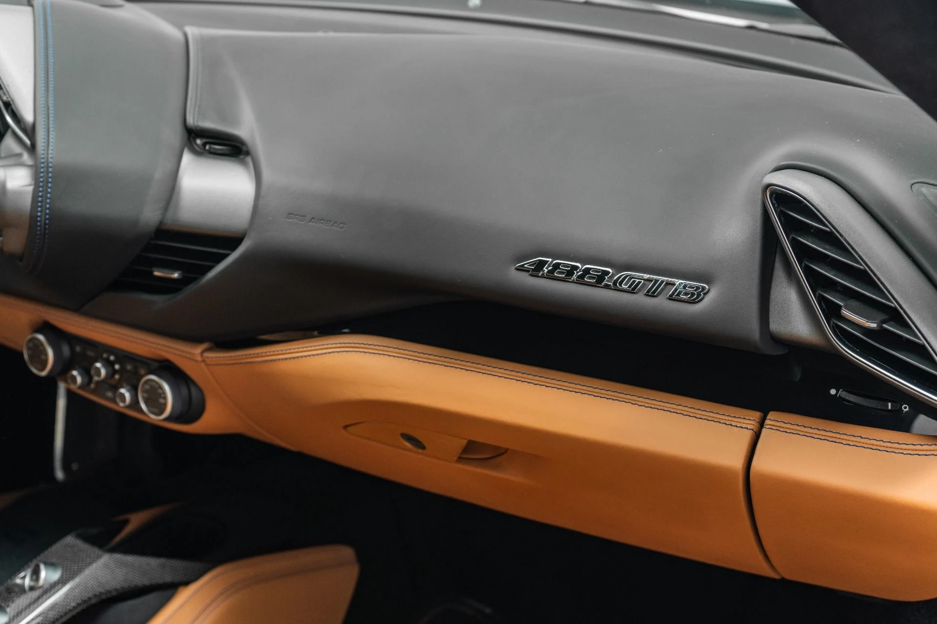 mph027_1091175155_Used_2018_Ferrari_488_GTB_1778536187_97311d442b