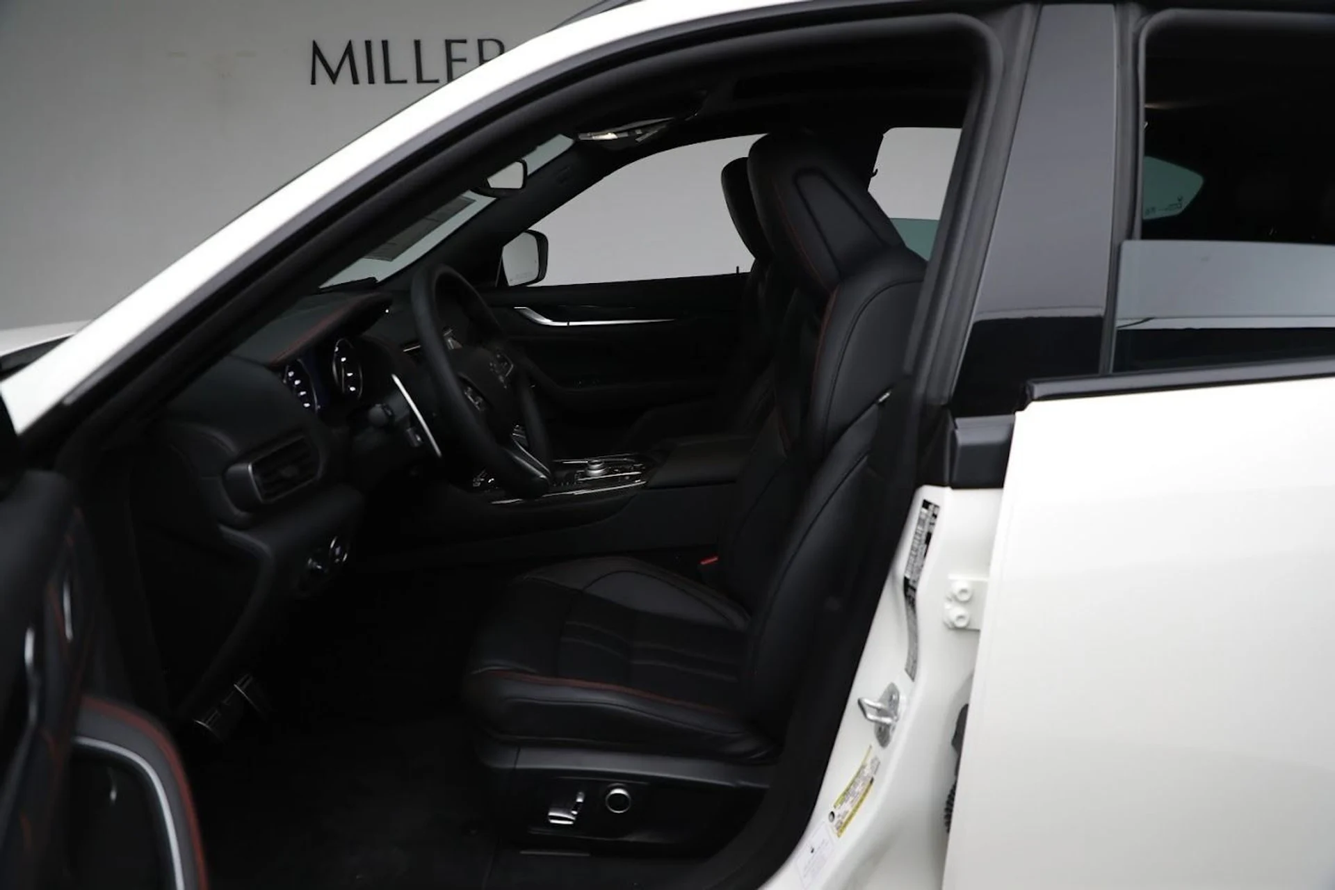 mph027_1094276776_New_2024_Maserati_Levante_Modena_Ultima_b2ee8cbaec