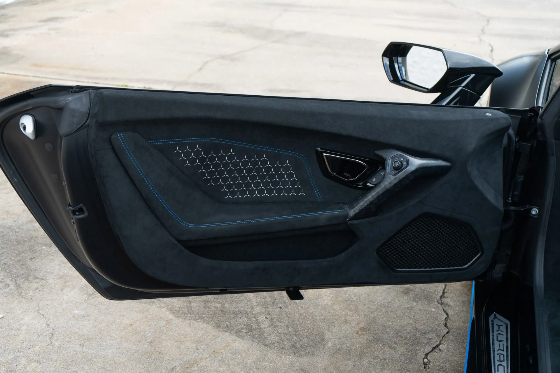 mph027_1094303331_Used_2018_Lamborghini_Huracan_LP_640_4_Performante_1776702980_9d96bda2f1