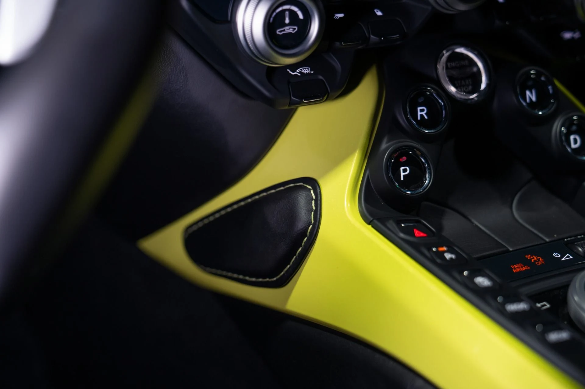 mph027_1094560084_Used_2019_Aston_Martin_Vantage_Paint_Matched_Interior_Trim_1785943447_cc03fd688c