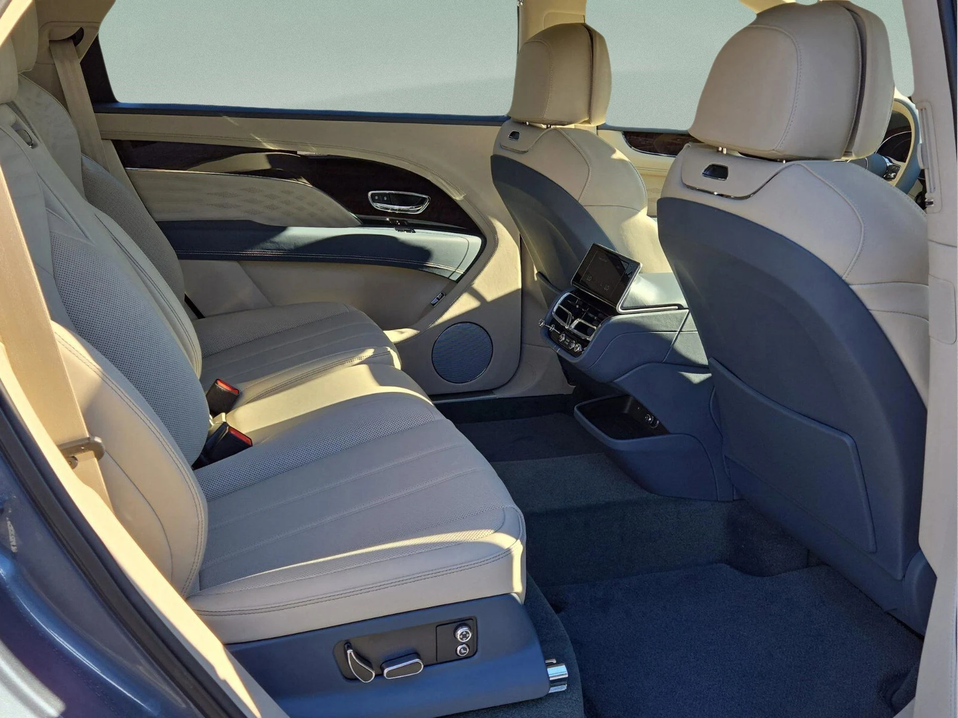 mph027_1101081499_c18b89b7d419029515e44edac1310b00x_244bc5f8a2