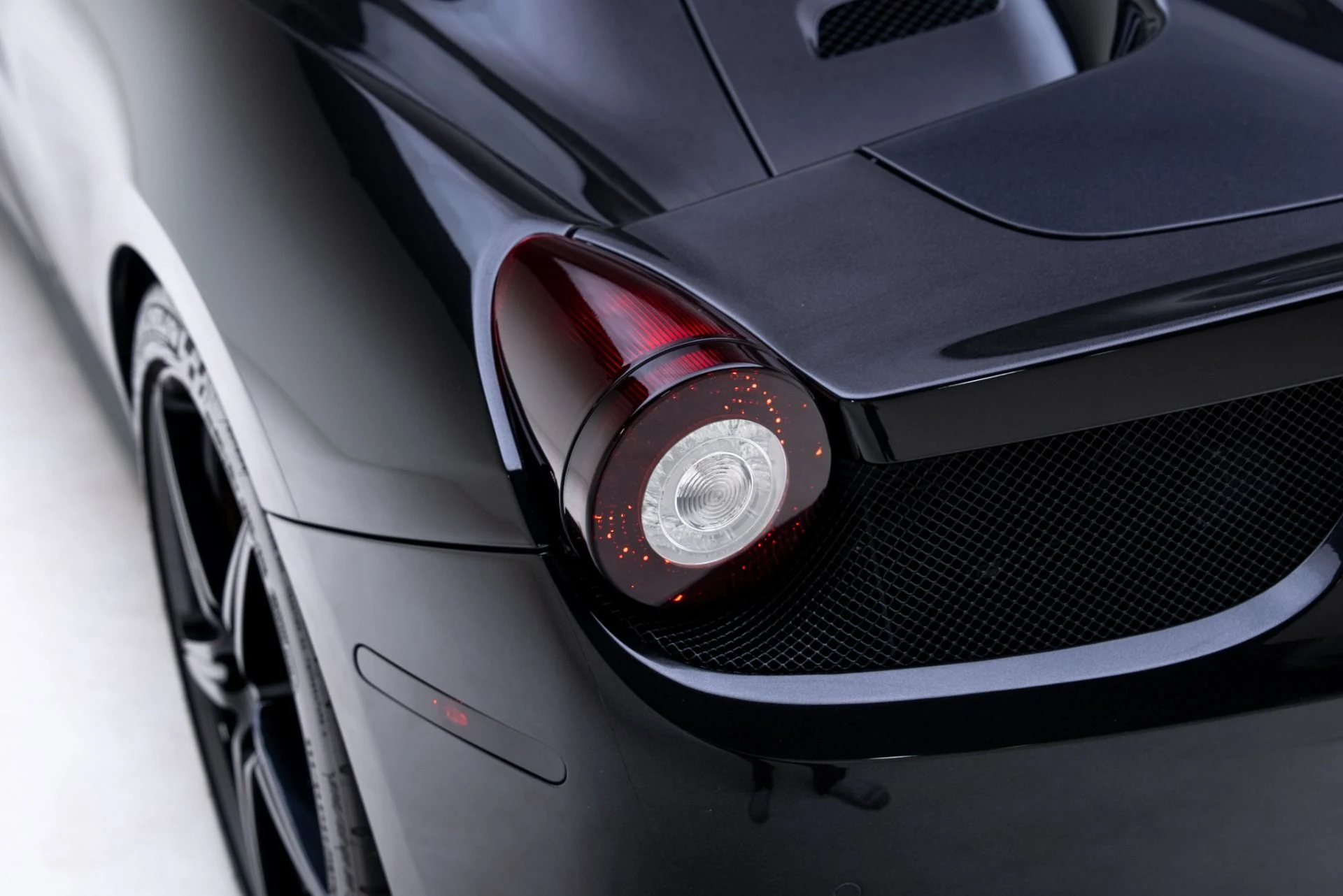 mph027_1114173488_Used_2015_Ferrari_458_Spider_1768509966_58b1298dbe