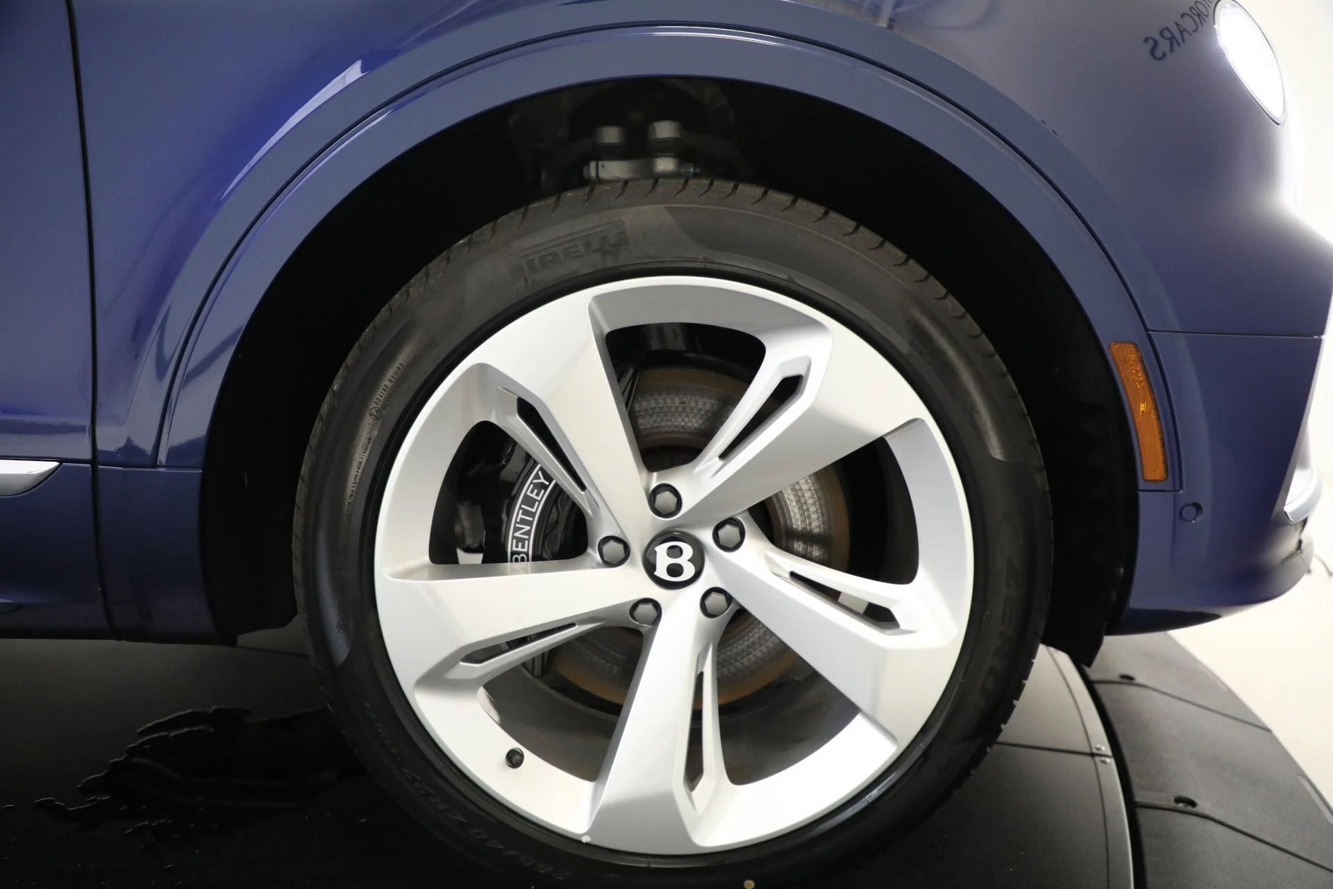 mph027_1117408556_Used_2023_Bentley_Bentayga_V8_71c490e033