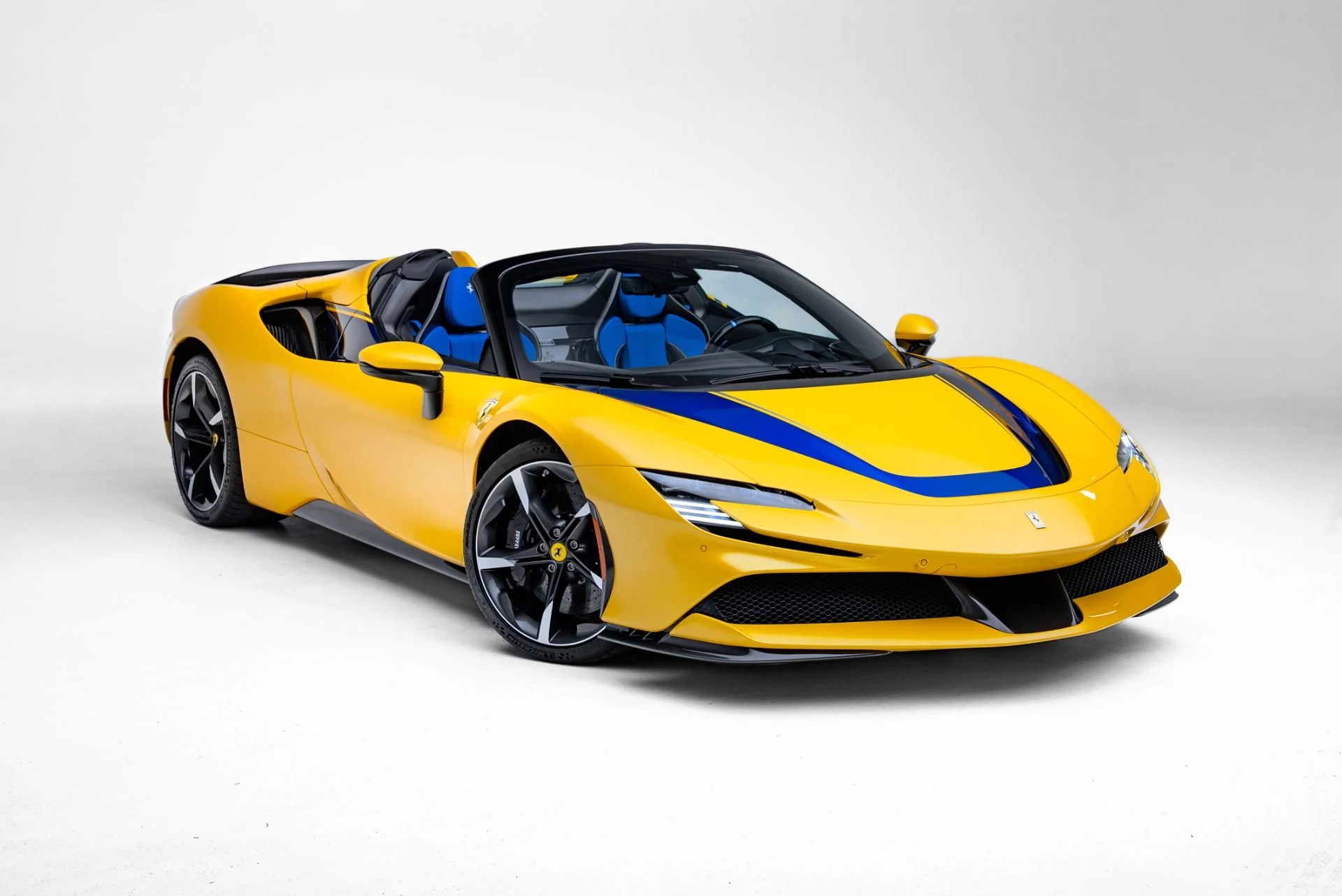 mph027_1118840545_Used_2023_Ferrari_SF_90_Spider_1773351292_e133ad168a