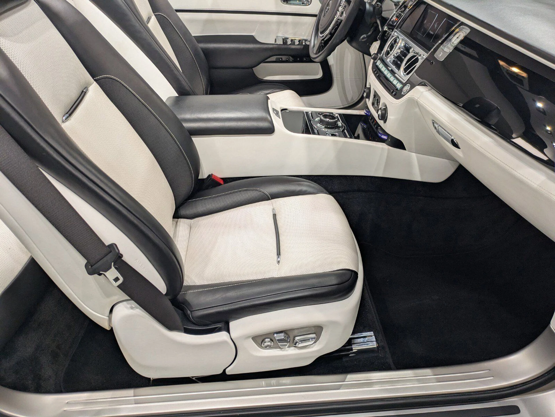 mph027_1134439485_204aa7eec6954e5f3b64ca64d73ab1b6_52f5a458f2