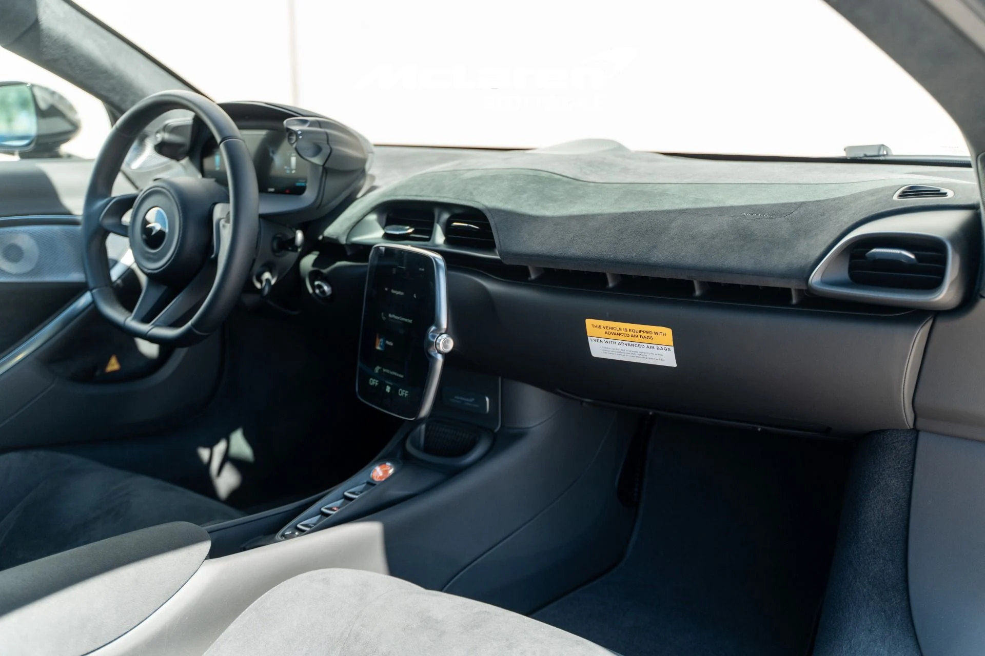 mph027_1135174868_Used_2025_MCLAREN_ARTURA_1759477334_55df315dea