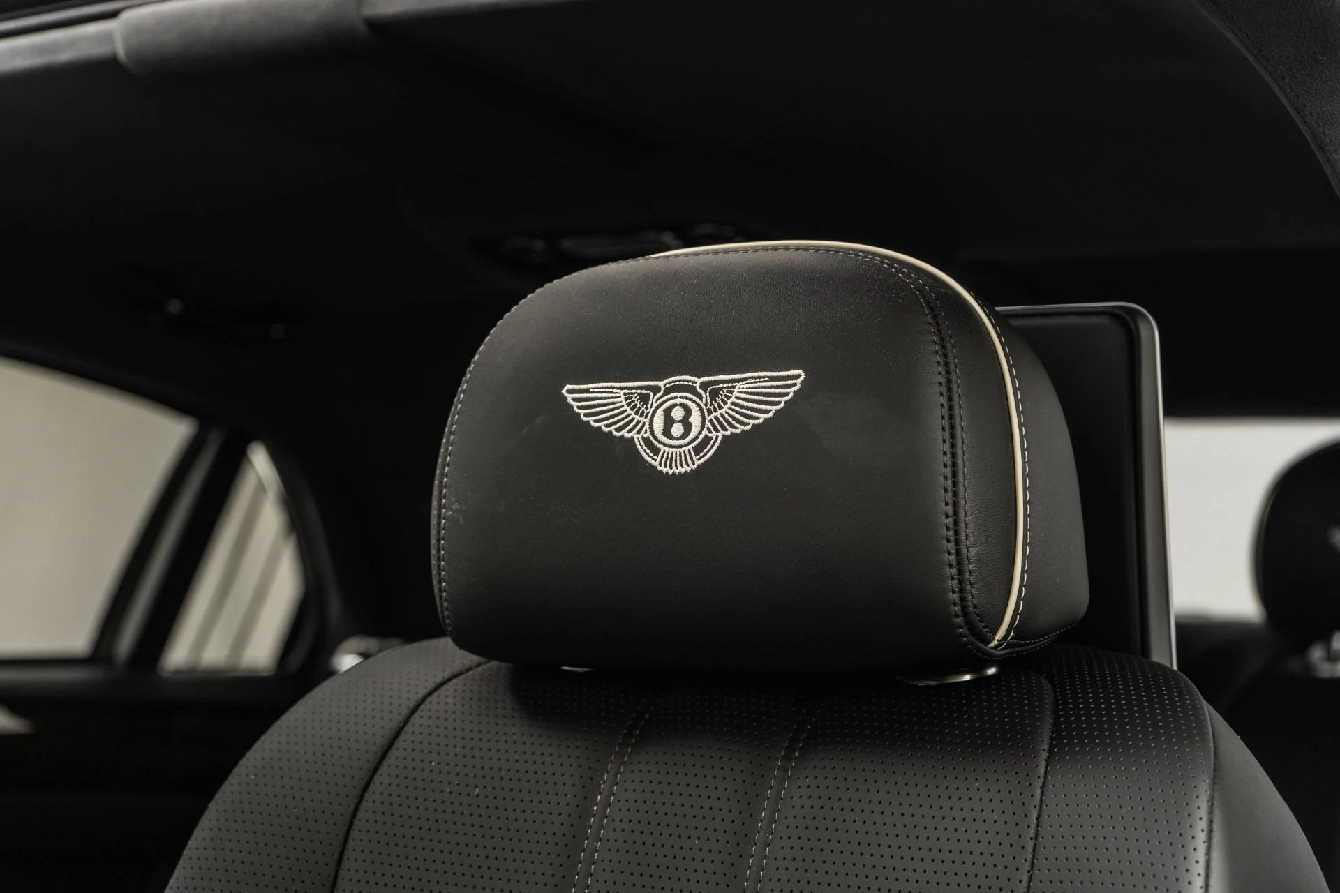 mph027_1135547033_Used_2015_Bentley_Flying_Spur_V8_1757017616_e8a9527bdb