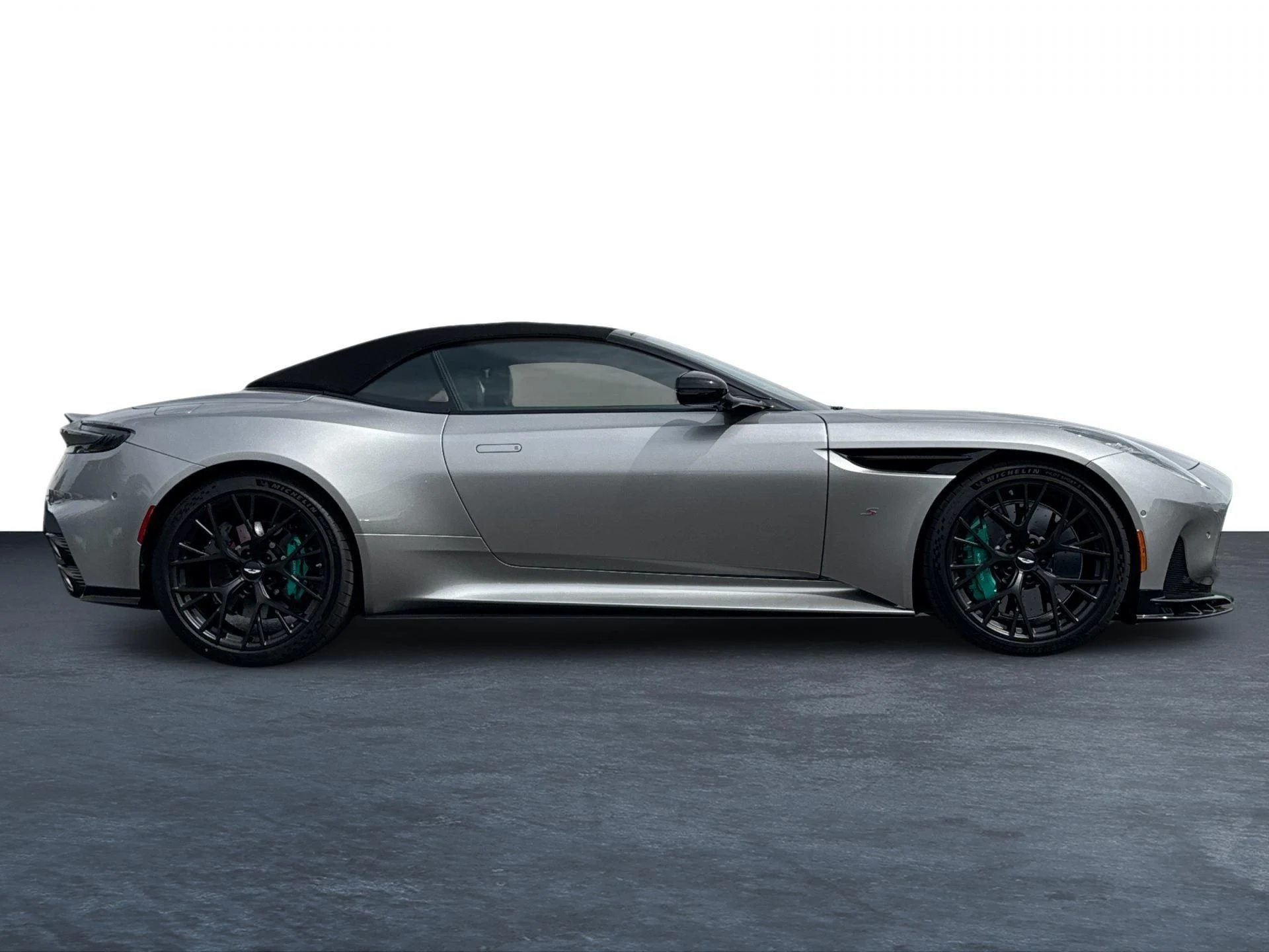 mph027_1151870613_New_2026_Aston_Martin_DB_12_S_1787905750_0f9369599f
