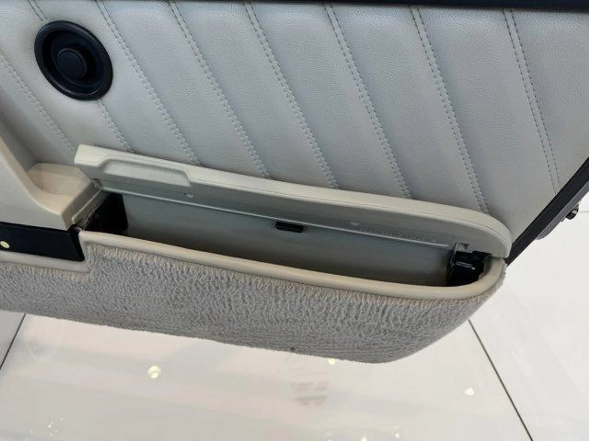 mph027_1152463859_s_Vrr_M6f_Byj_C6dy3_DP_2e5v6_Ogn5g_b01a51c112