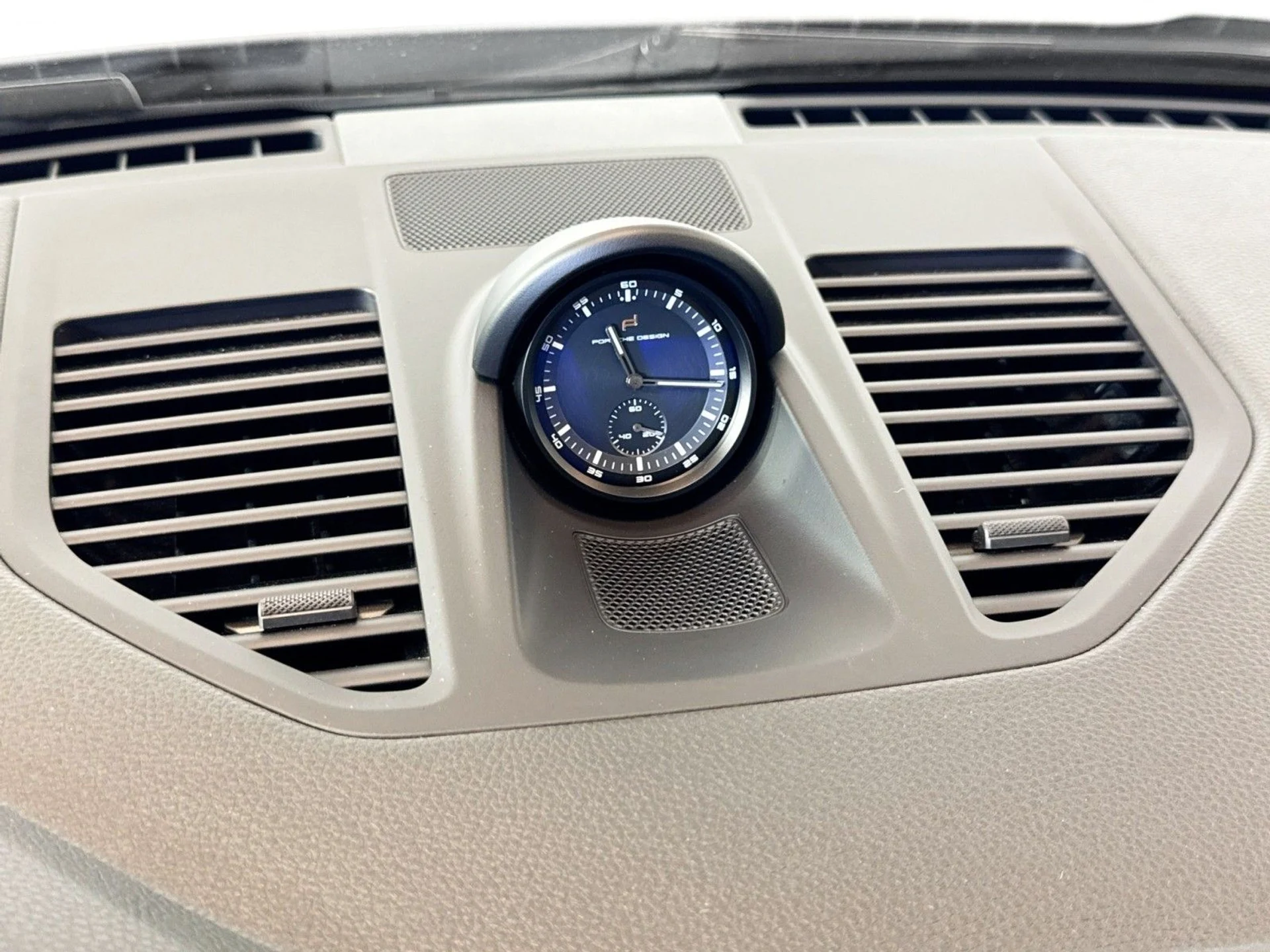 mph027_115462150_8be9edfaec04f226eaa0f2ee869f69a8_072f3b9fb7