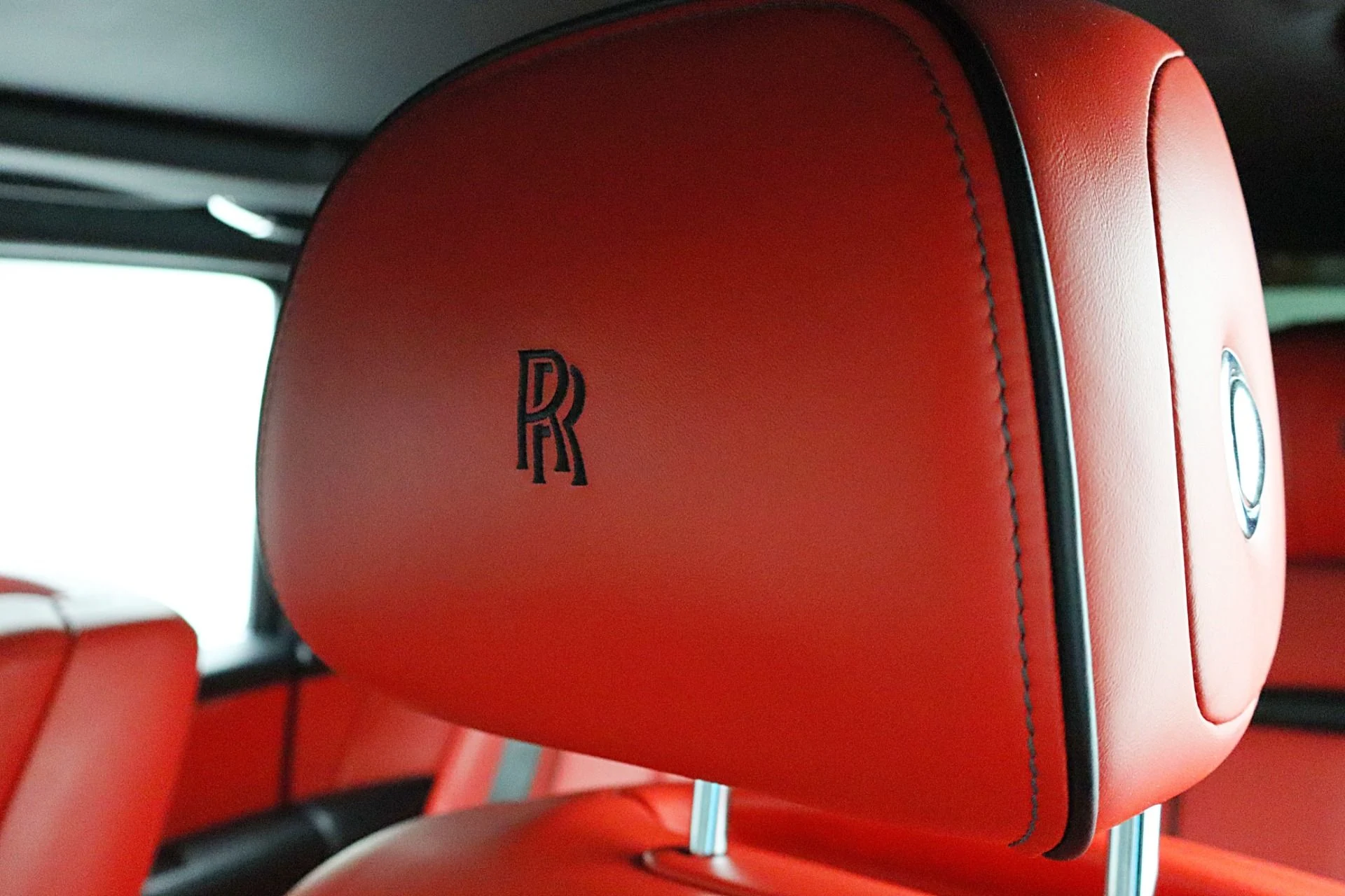 mph027_1157990153_Used_2019_Rolls_Royce_Cullinan_6b10bf8f23