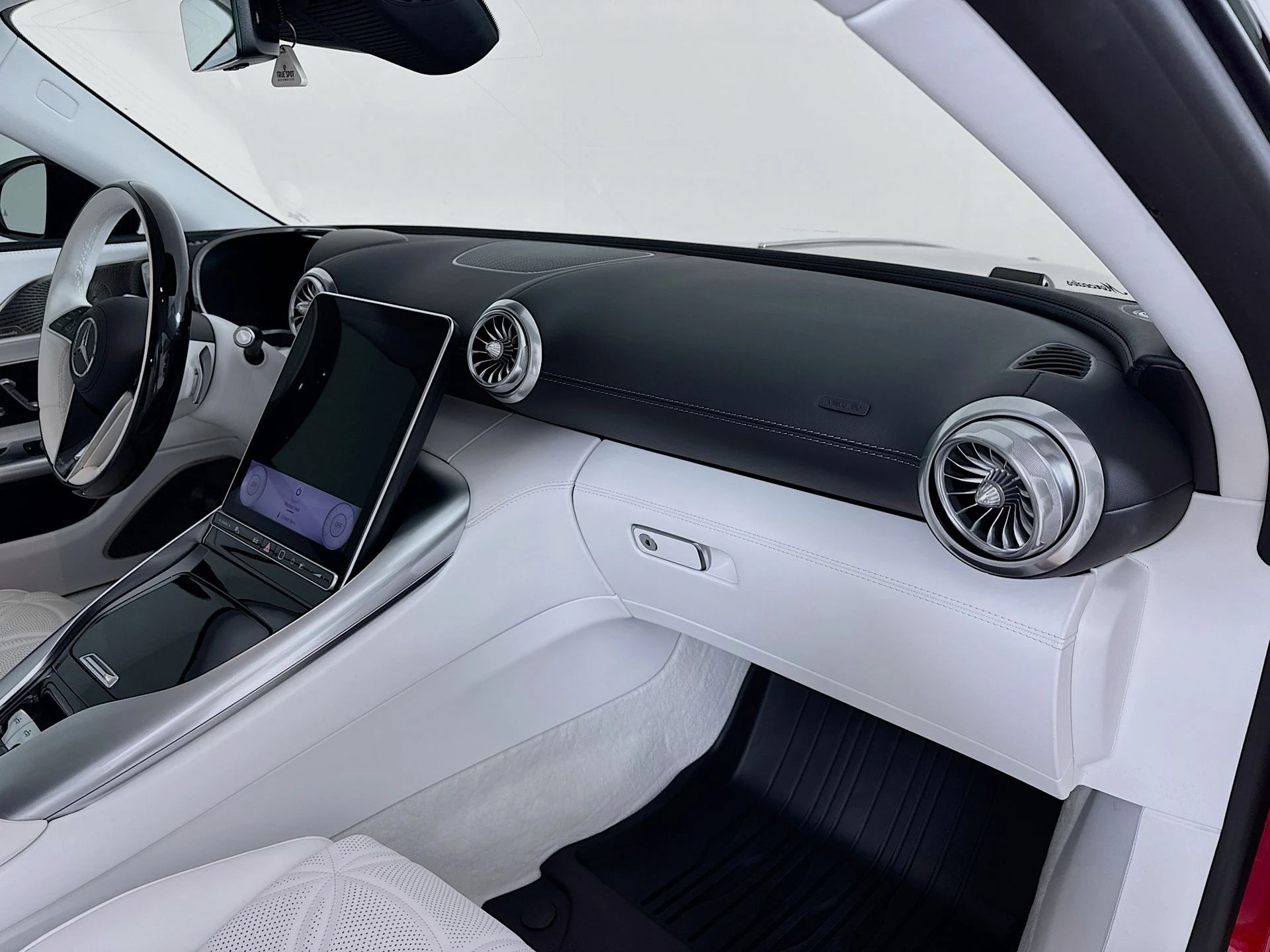 mph027_116563109_6c8e928b5387b3adafa2dc24c339a886x_1a6cf588c8