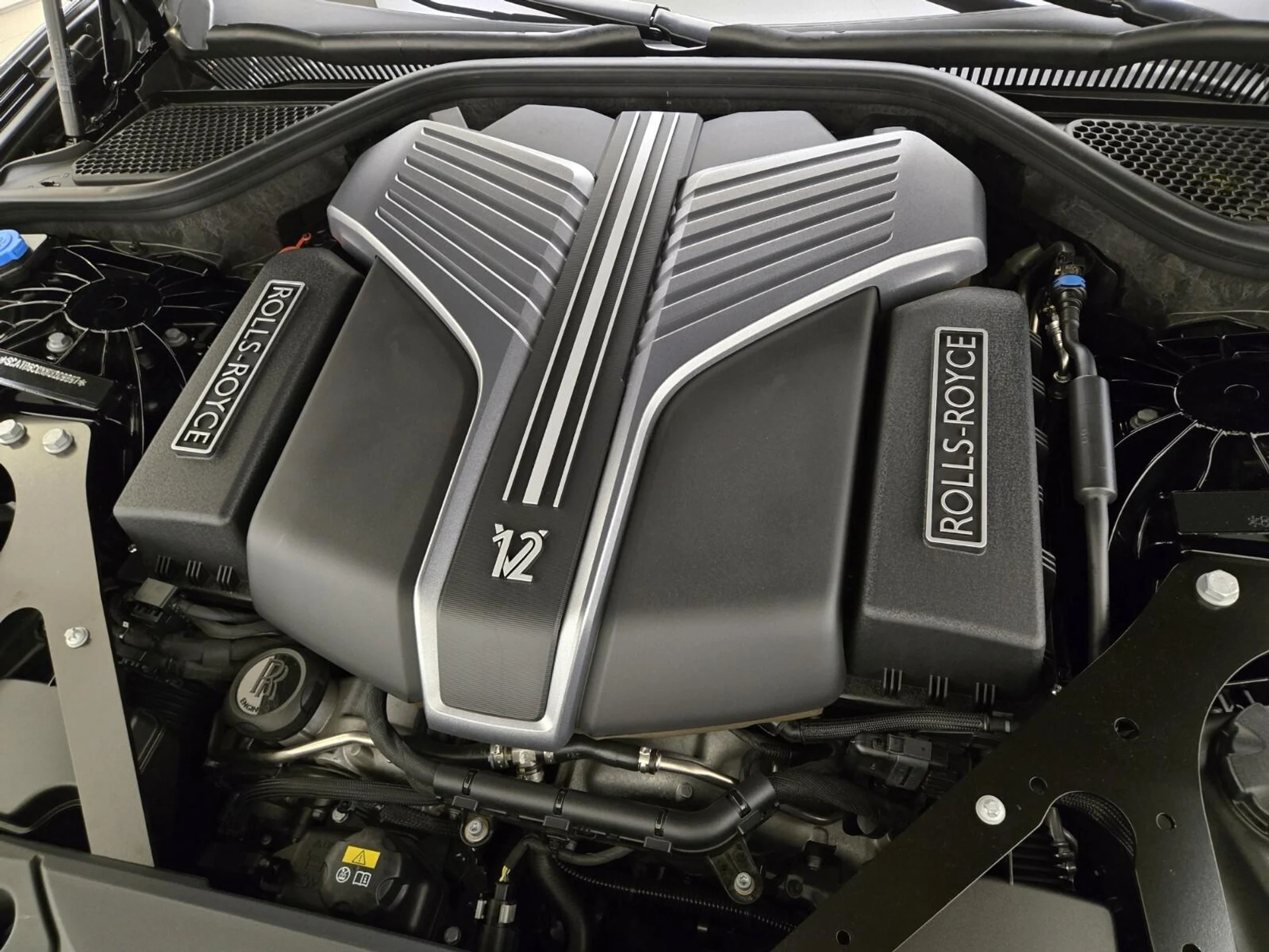 mph027_1168141400_Used_2022_Rolls_Royce_Ghost_Black_Badge_1770187640_669aceb3d3