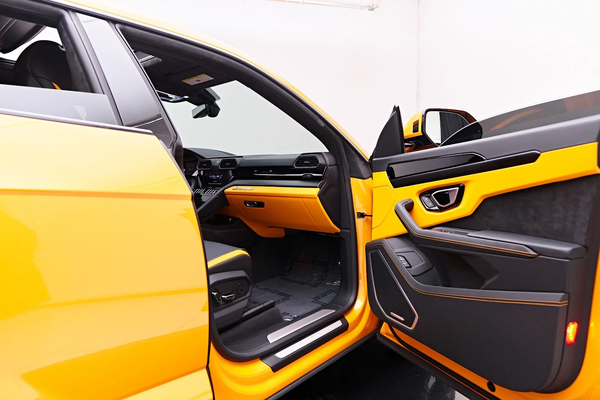 mph027_1170966198_Used_2023_Lamborghini_Urus_S_1747338722_df5d1e502d