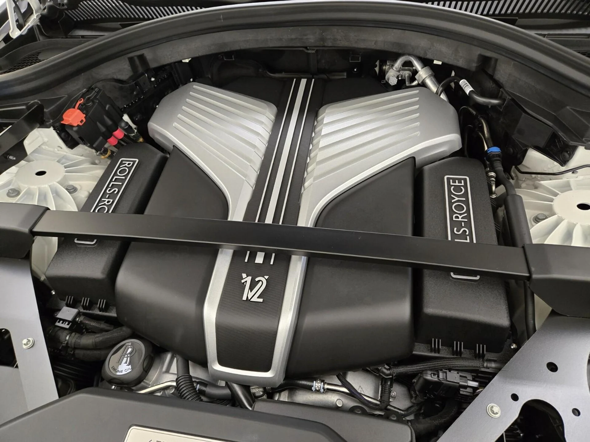 mph027_1179287270_New_2027_Rolls_Royce_Cullinan_1792818910_c4d67e23a6