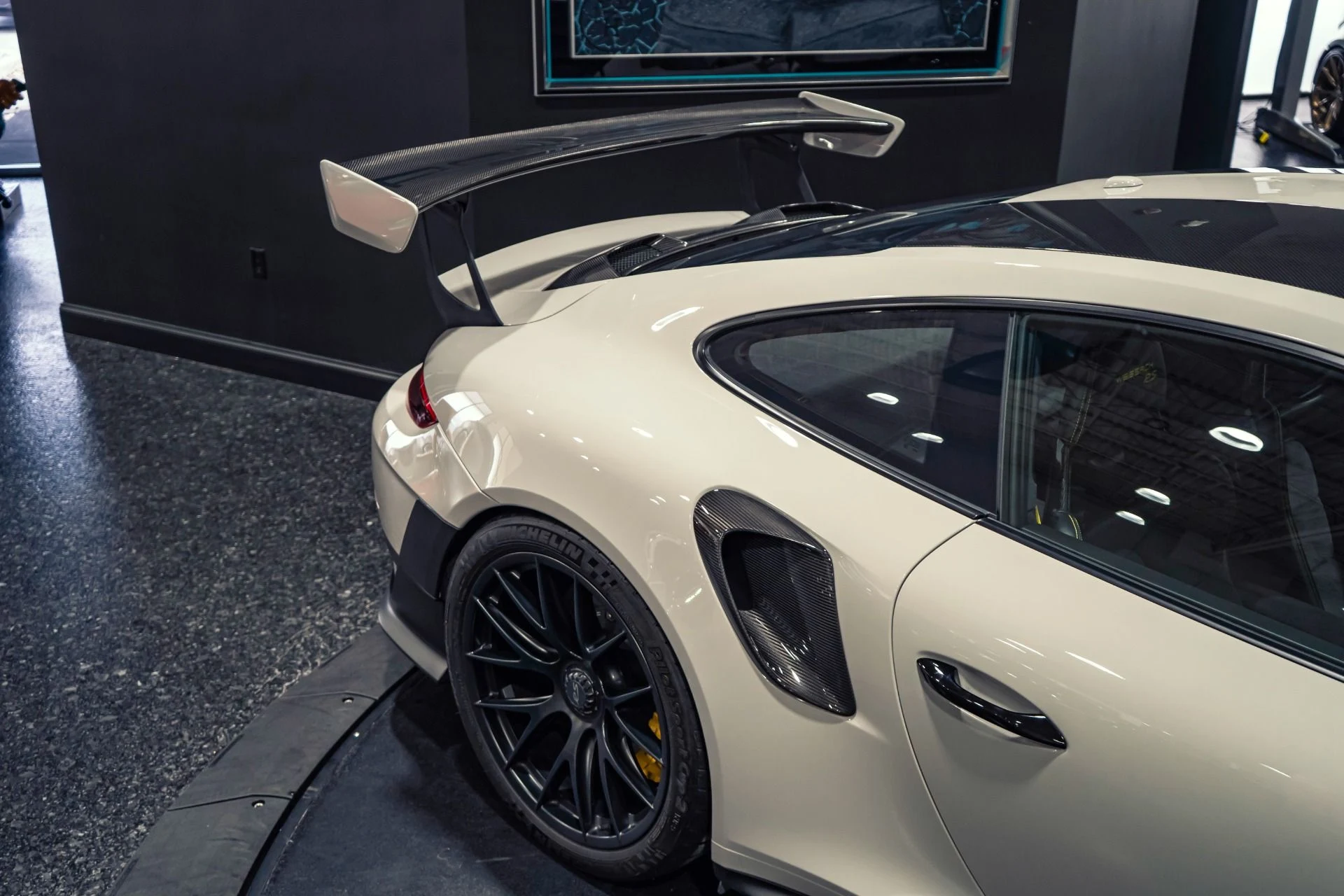 mph027_1191416226_Used_2018_Porsche_911_GT_2_RS_1774897030_34283ab168