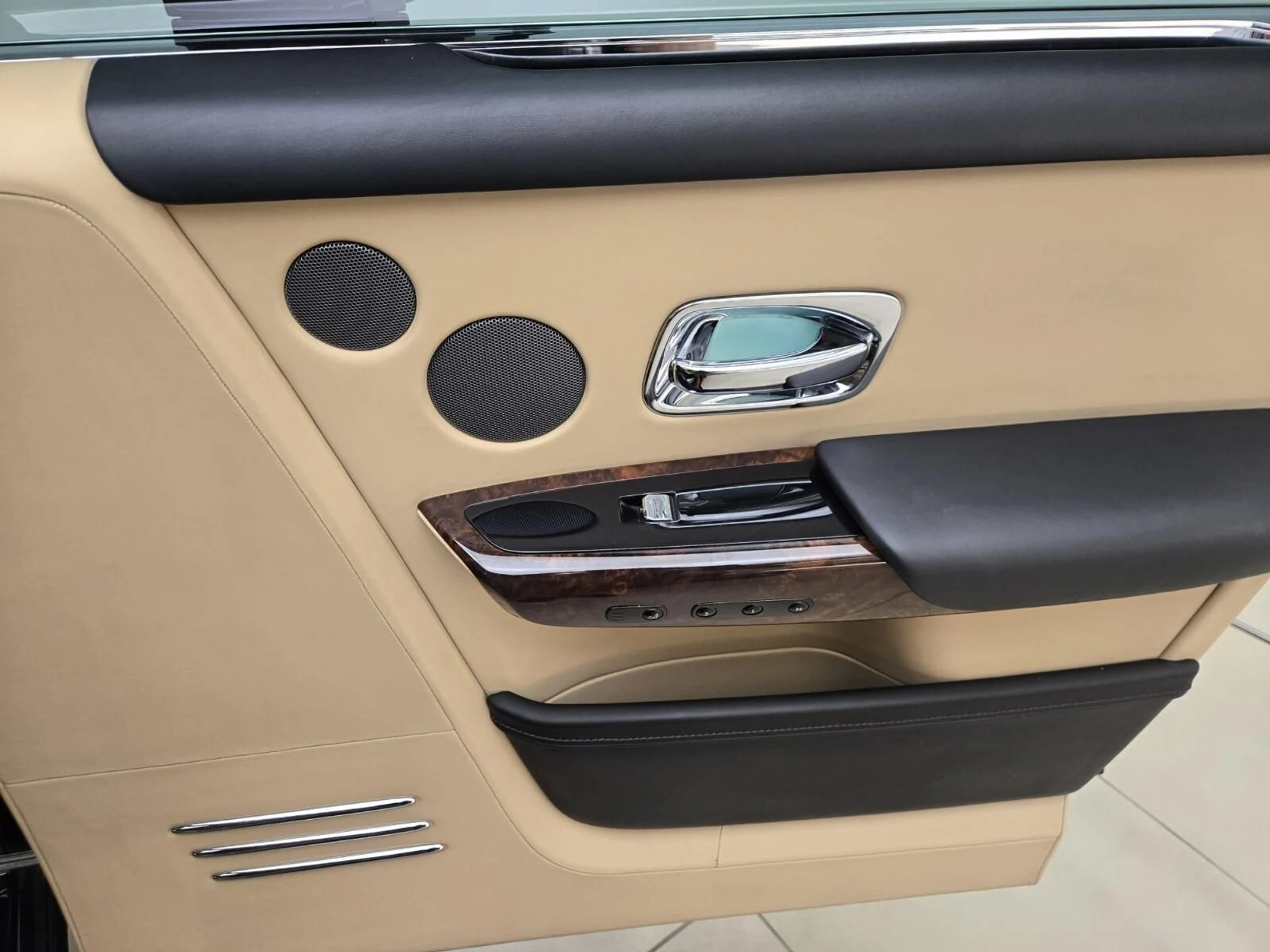 mph027_1201033754_Used_2020_Rolls_Royce_Phantom_1759993957_4f7b884a07