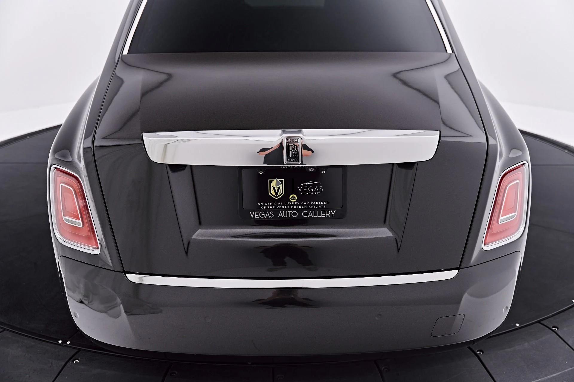 mph027_1202842380_Used_2021_Rolls_Royce_Phantom_Base_1786152382_132da87941