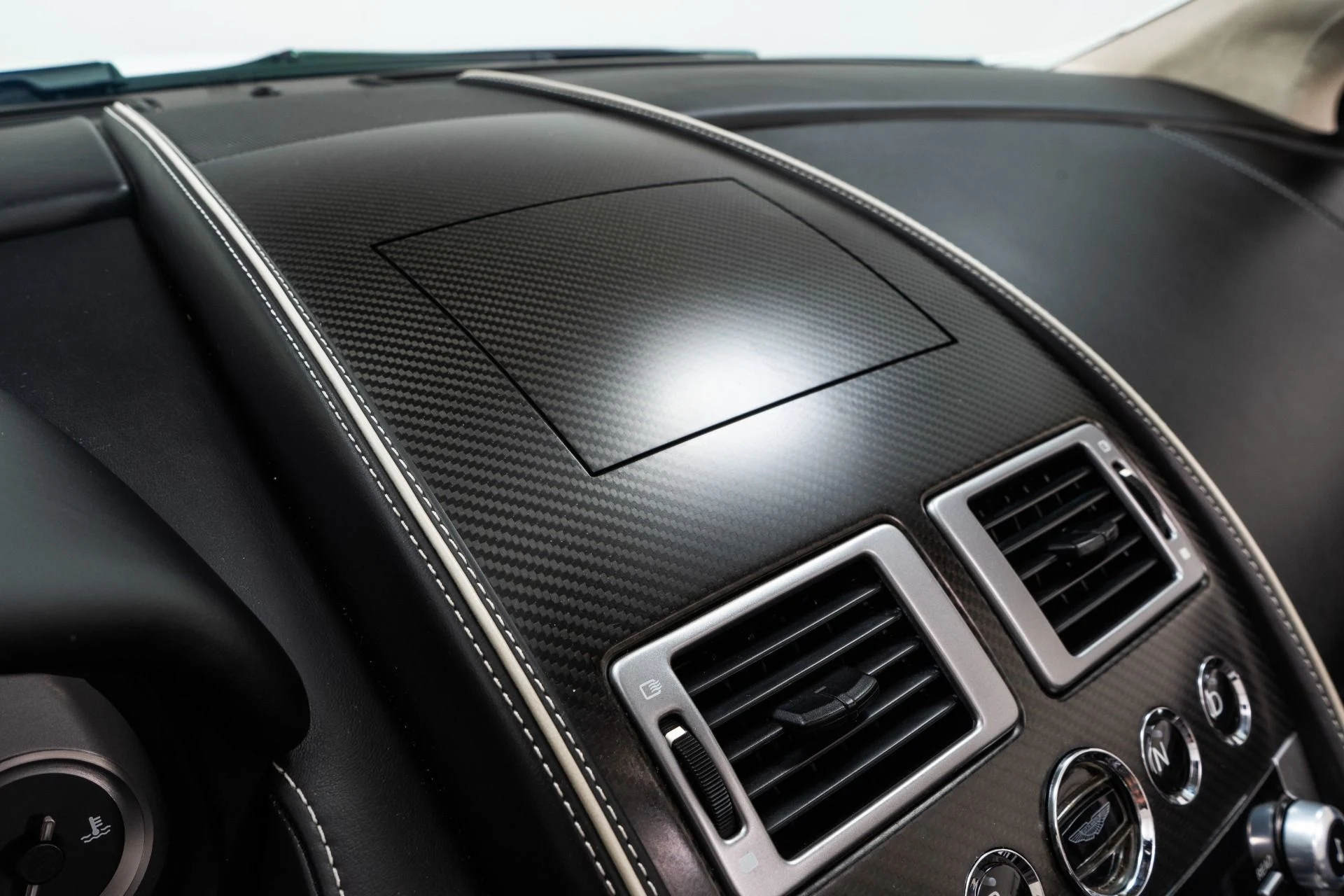 mph027_1204679449_Used_2014_Aston_Martin_DB_9_Volante_1756221007_ab58c90feb